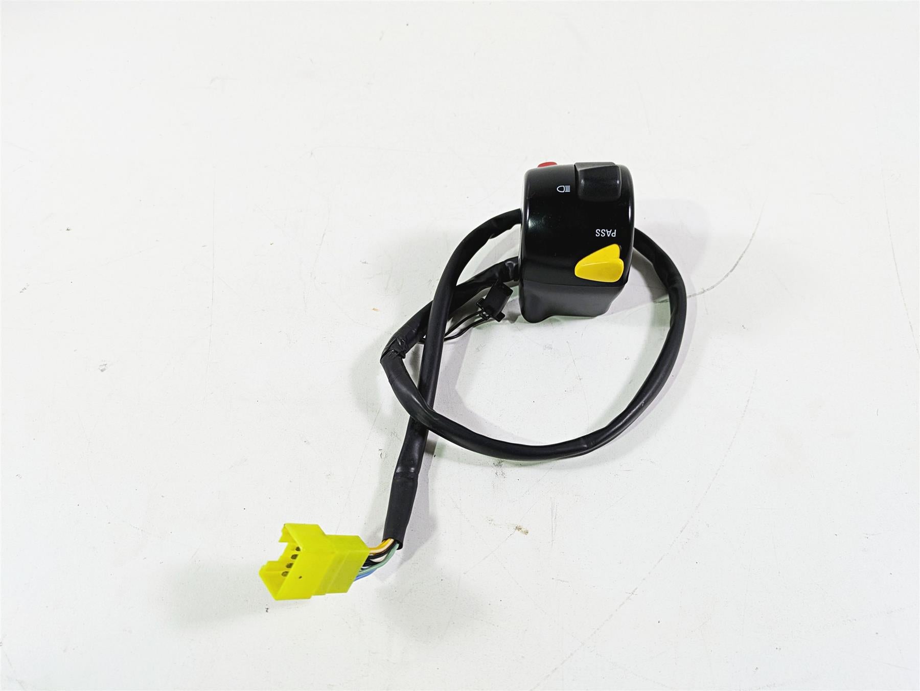 2016 Suzuki M109R VZR1800 Boulevard Left Hand Control Switch 37400-48GB0 {{ shop.shopifyCountryName }} - Mototech271