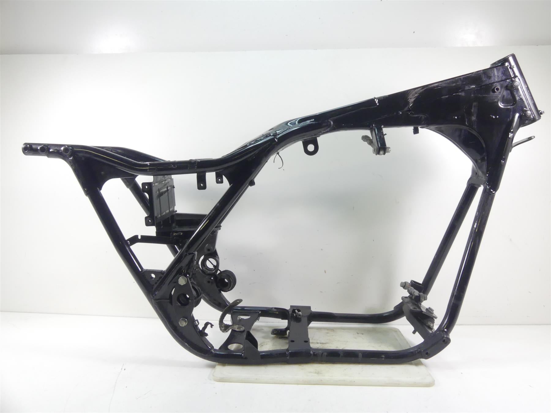2000 Harley Dyna FXR4 CVO Super Glide Straight Main Frame Chassis With Clean Title 47205-91B {{ shop.shopifyCountryName }} - Mototech271