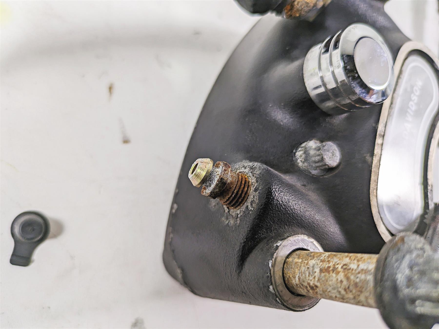 2003 Harley Dyna FXDL Low Rider 100TH Front Brake Caliper 9/16 44046-00D {{ shop.shopifyCountryName }} - Mototech271