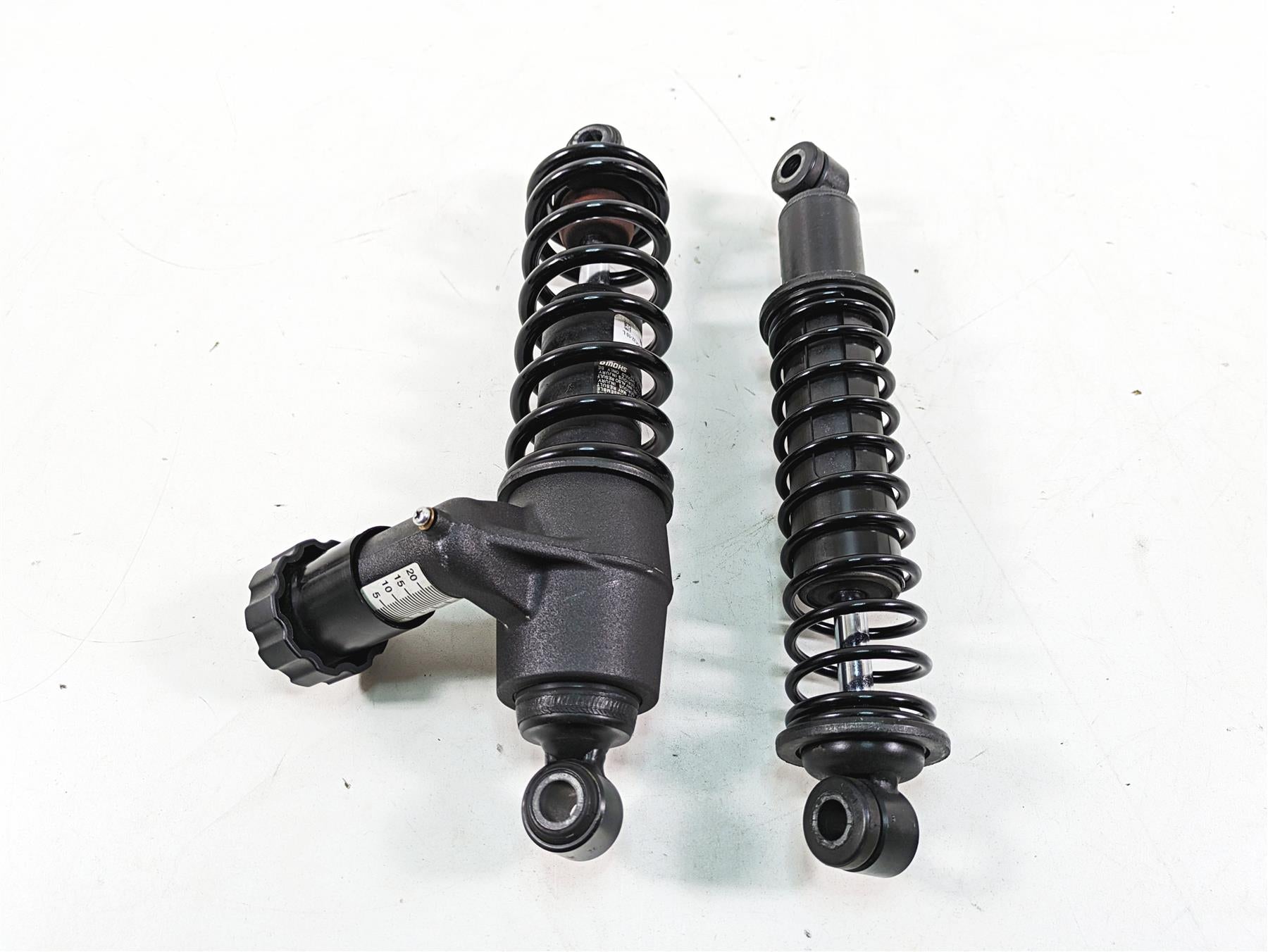 2019 Harley Touring FLHX Street Glide 12" Low Rear Adjustable Shocks 54000096 {{ shop.shopifyCountryName }} - Mototech271
