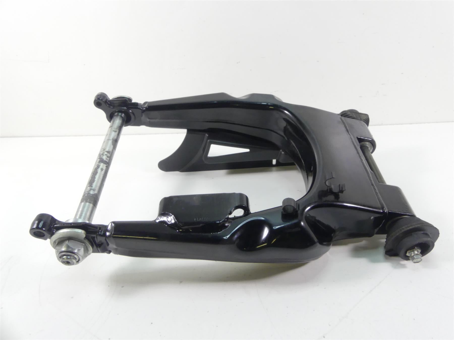 2012 Harley Touring FLHX Street Glide Rear Swingarm Swing Arm 25mm Axle 47549-09