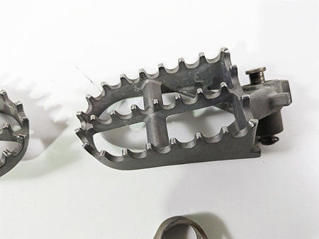 2006 BMW R1200GS K255 Adv Front Footpeg Rest Set 46717694557 {{ shop.shopifyCountryName }} - Mototech271