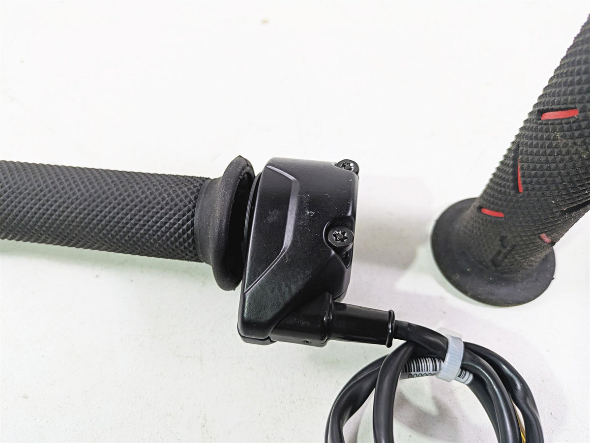 2013 Ducati Hypermotard 821 SP Ride By Wire Throttle Grip Set 66020034E {{ shop.shopifyCountryName }} - Mototech271