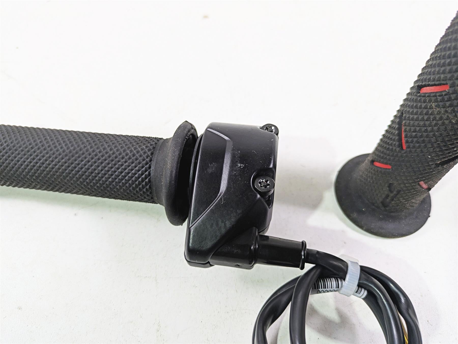 2013 Ducati Hypermotard 821 SP Ride By Wire Throttle Grip Set 66020034E {{ shop.shopifyCountryName }} - Mototech271