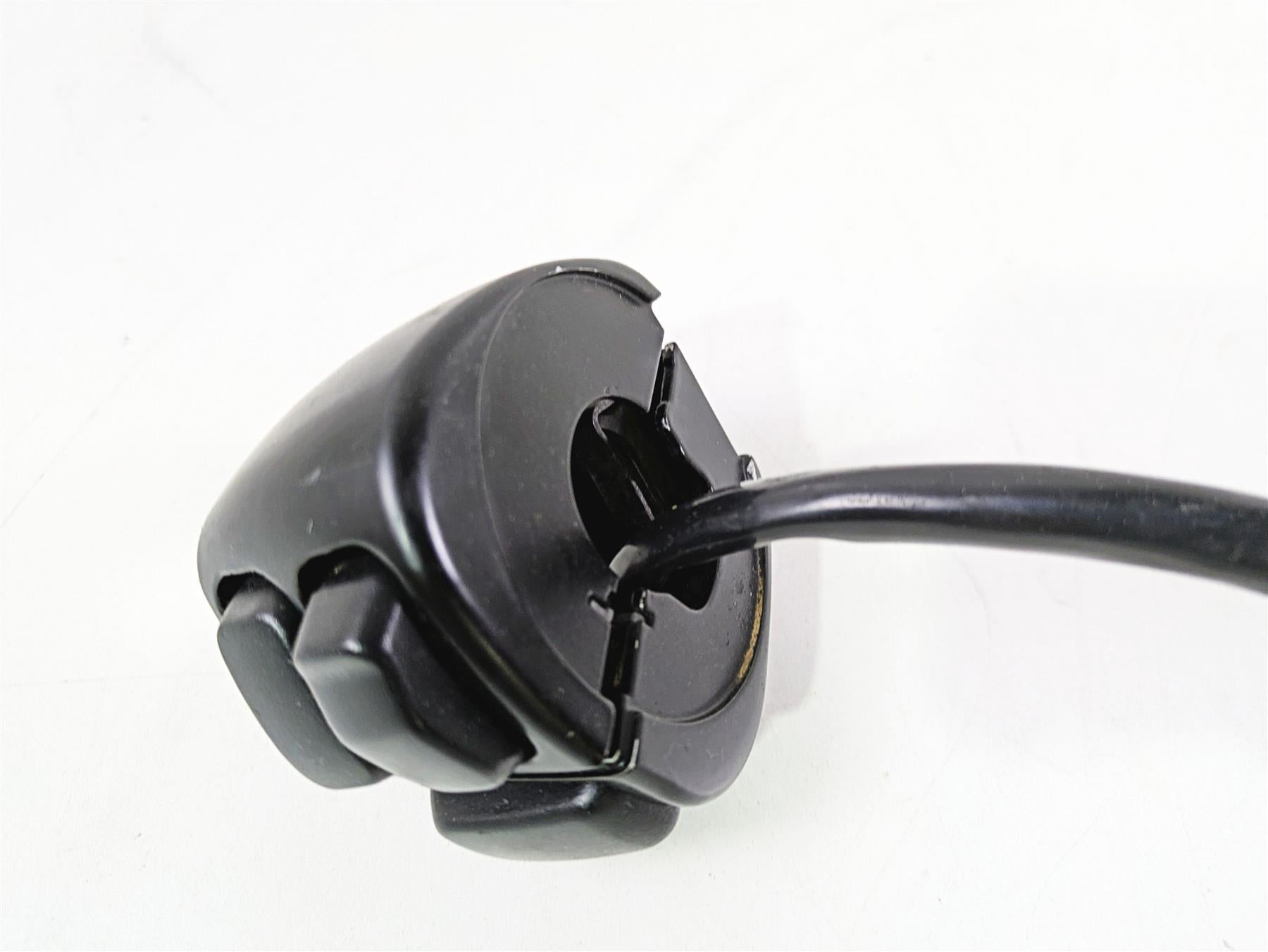 2013 Harley VRSCF Muscle Rod Left Hand Control Switch - Read 71682-06A {{ shop.shopifyCountryName }} - Mototech271