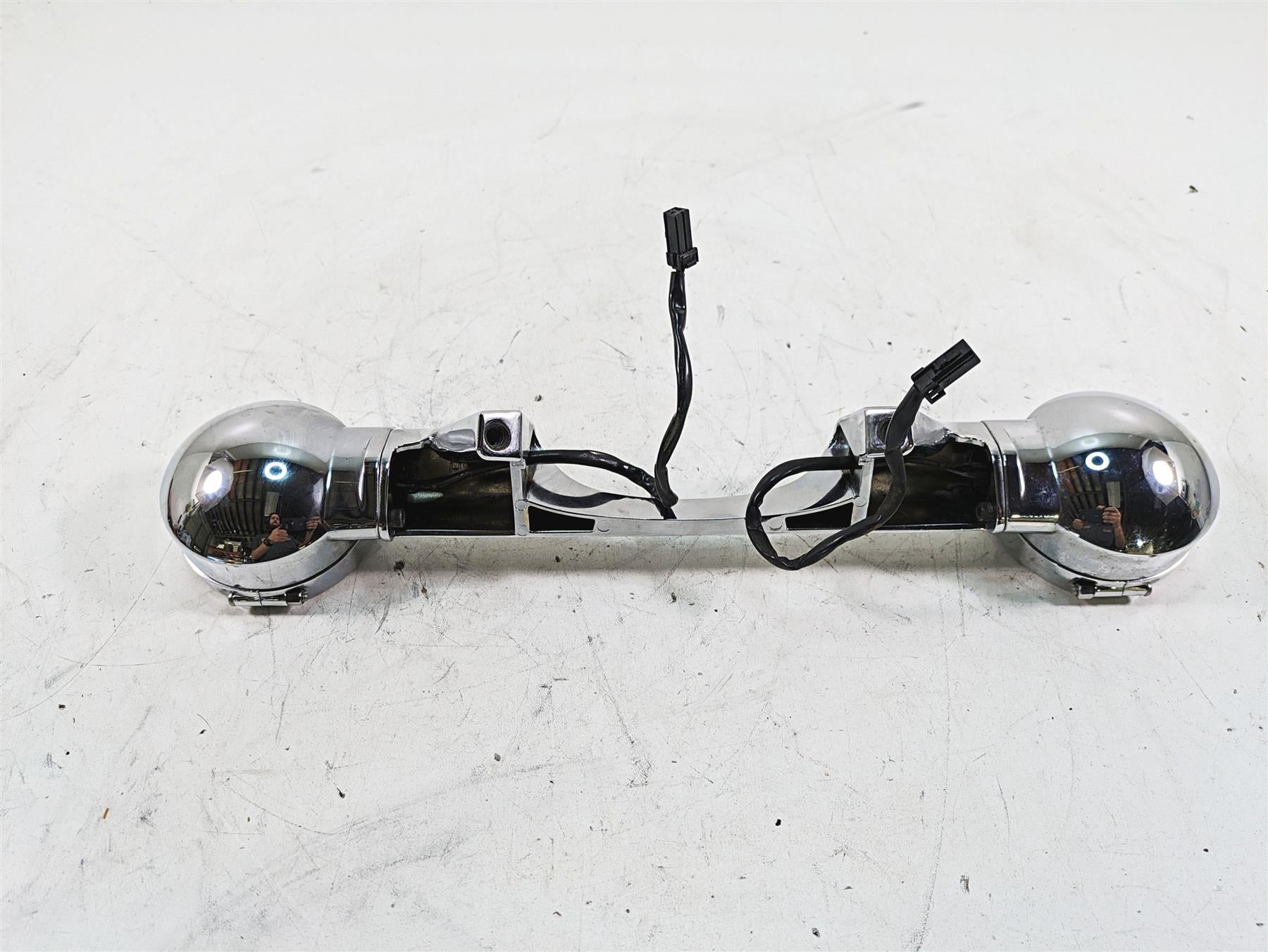 2010 Harley Touring FLHTCU Electra Glide Rear Blinker Turn Signal Bar 68510-74C {{ shop.shopifyCountryName }} - Mototech271