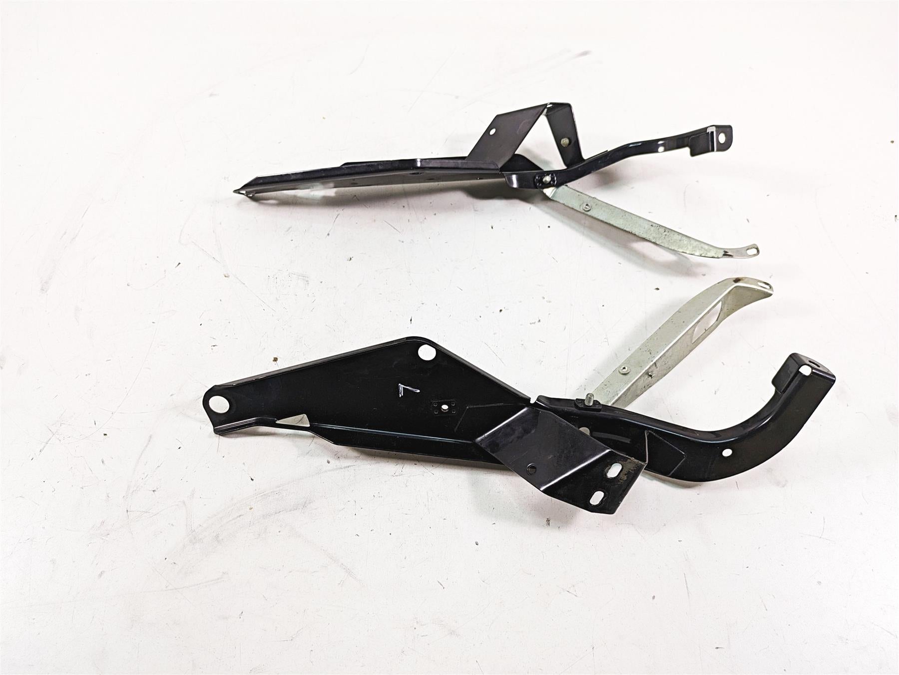 2010 Harley Touring FLHTCU Electra Glide Front Fairing Mount Holder Set 58479-96 {{ shop.shopifyCountryName }} - Mototech271
