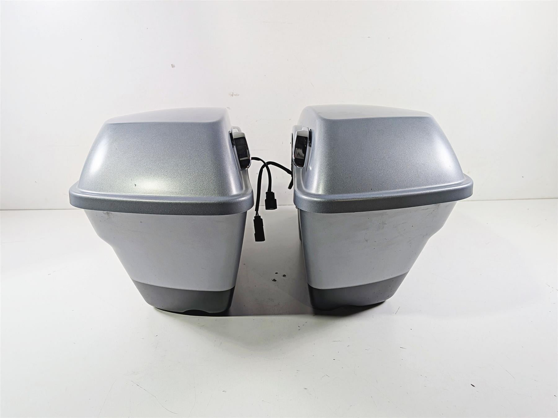 2020 Harley Touring FLTRK Road Glide Left Right Saddlebag Set 90200412 90200414 {{ shop.shopifyCountryName }} - Mototech271