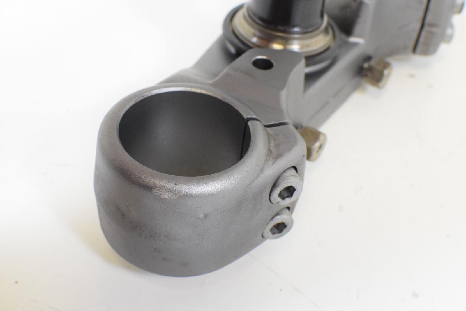 2008 Moto Guzzi 1200 Norge Lower Triple Tree Steering Clamp GU05494030 {{ shop.shopifyCountryName }} - Mototech271