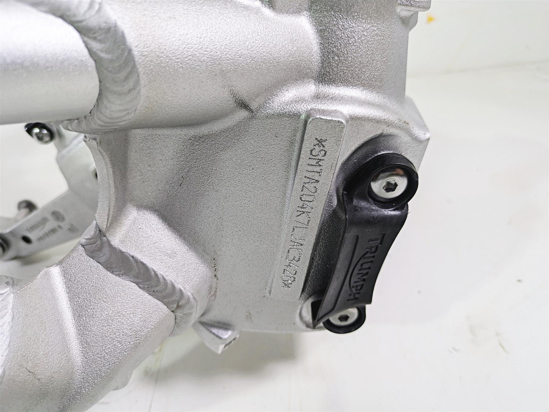 2020 Triumph Daytona 765 Moto2 Straight Main Frame Chassis #424 of 765 With Arizona Salvage Title T2071388 {{ shop.shopifyCountryName }} - Mototech271
