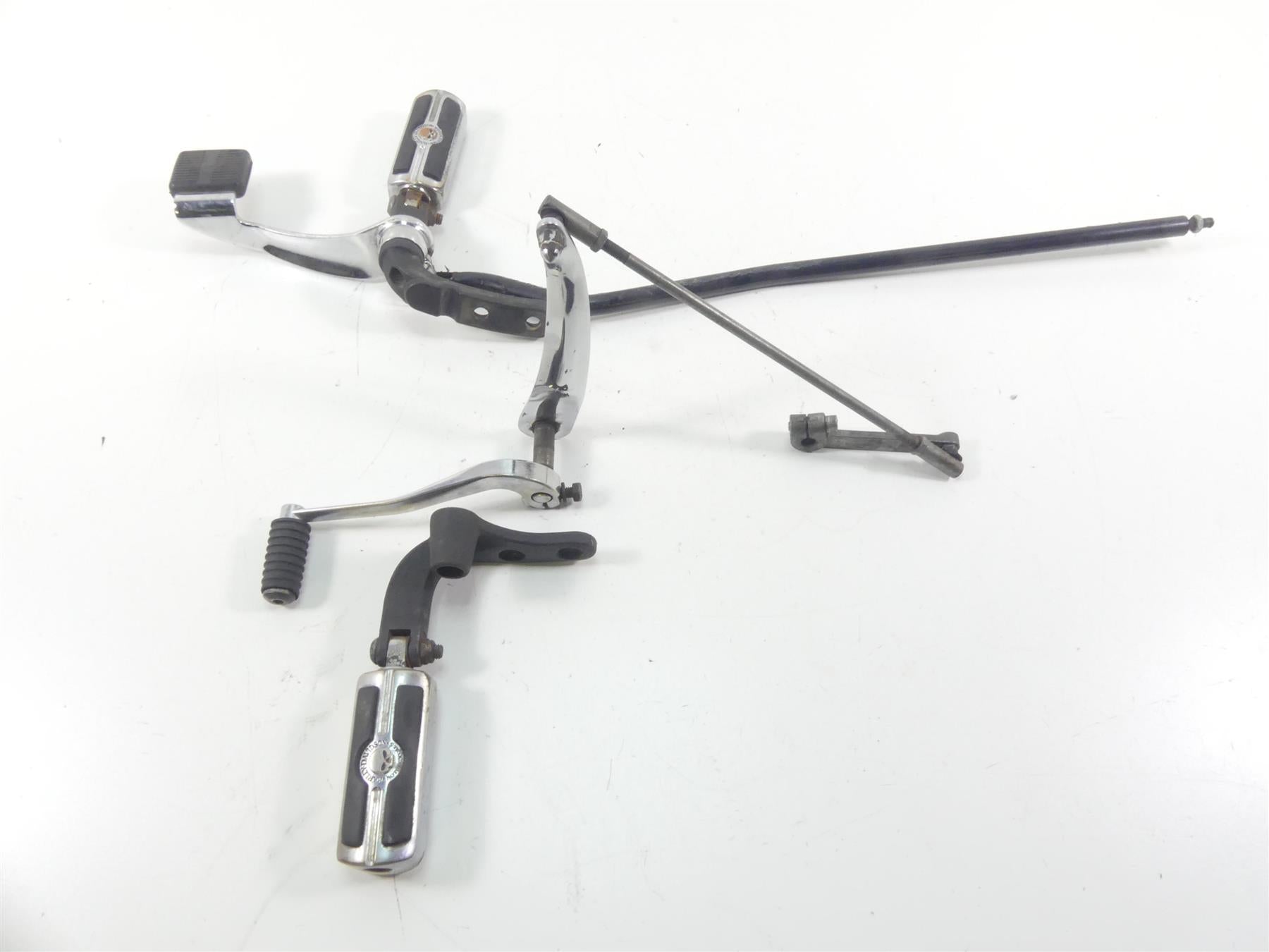 2011 Harley FXDWG Dyna Wide Glide Front Footpeg Shift Brake Ped Set Fw 33693-03 {{ shop.shopifyCountryName }} - Mototech271