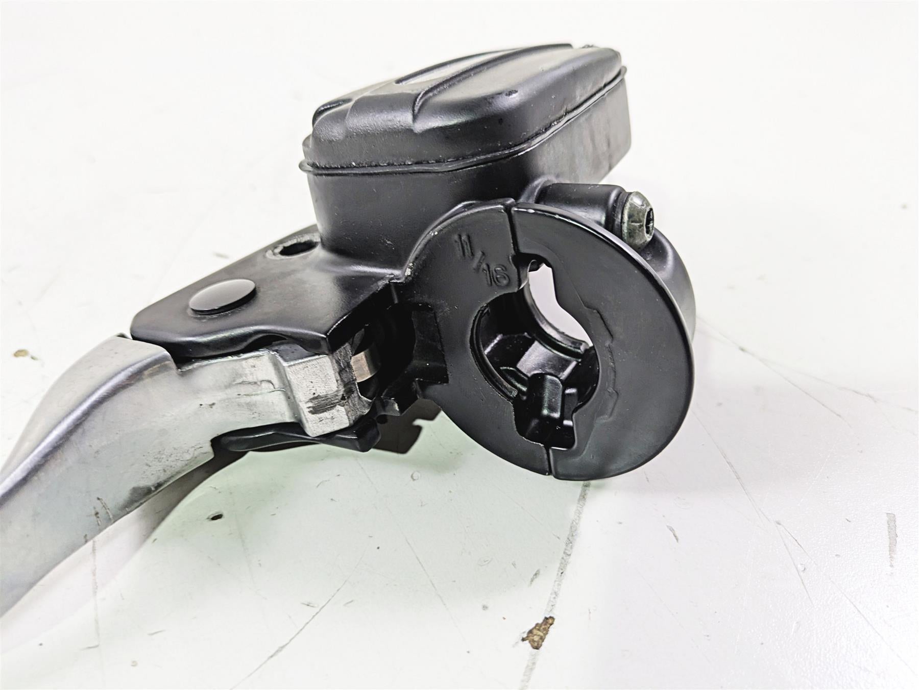 2012 Harley VRSCF Muscle V Rod Clutch Master Cylinder 11/16" 38744-09B {{ shop.shopifyCountryName }} - Mototech271