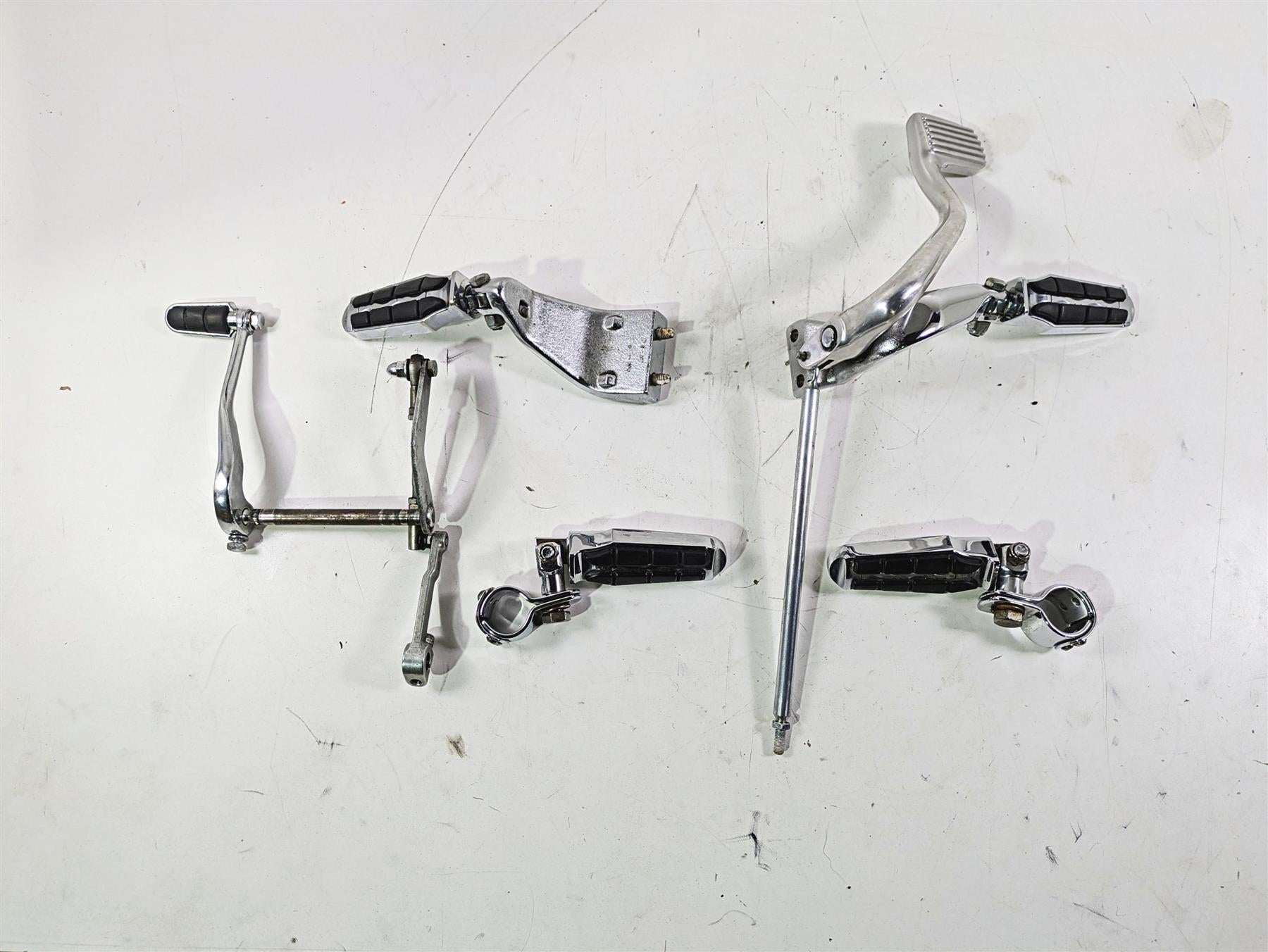 2002 Harley Dyna FXDL Low Rider Front Mid Control + Brake Pedal Shifter 50649-90 {{ shop.shopifyCountryName }} - Mototech271