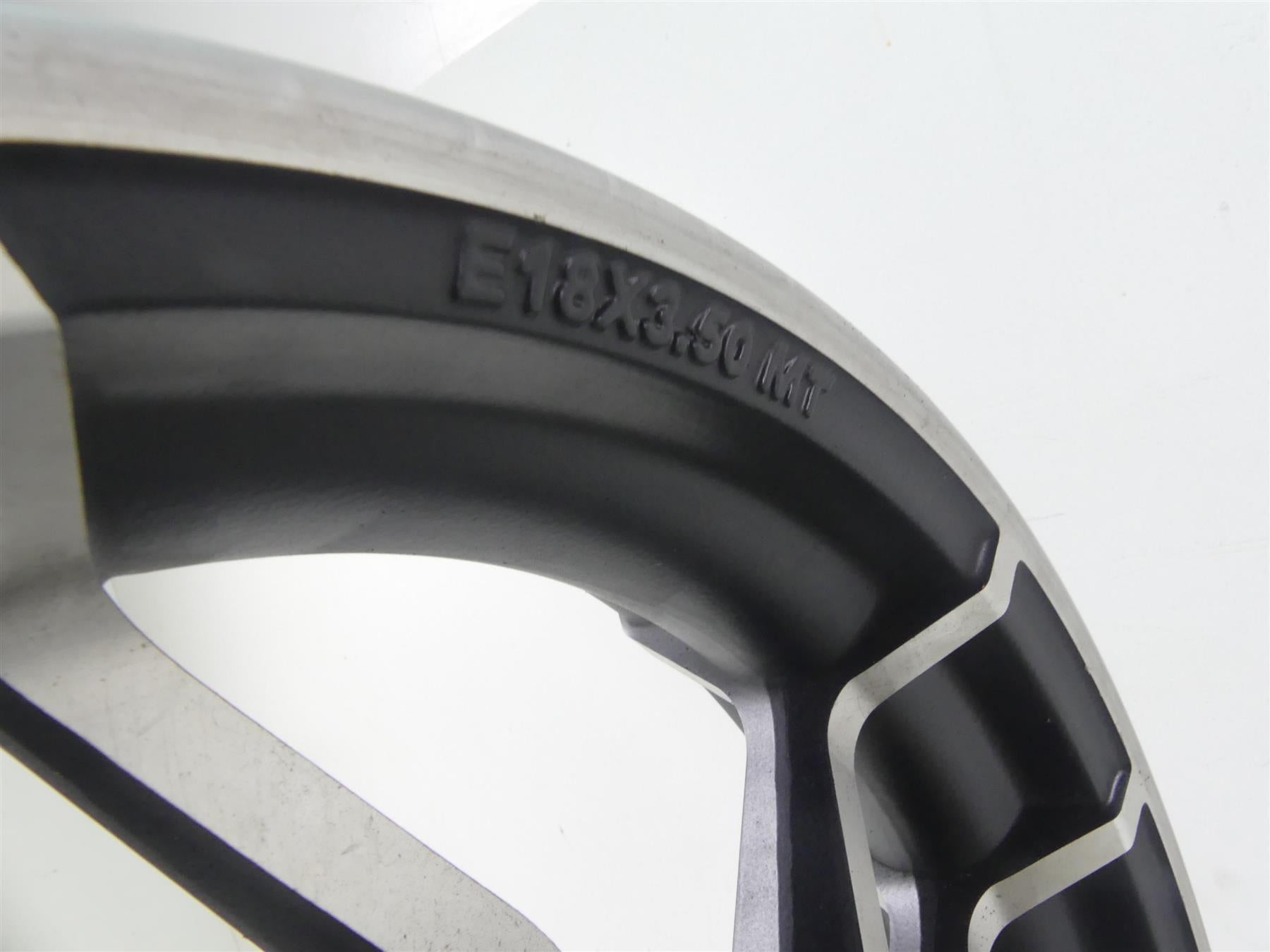 2021 Harley Softail FLSB Sport Glide 18x3.5 Front Wheel Rim 10 Spoke 43300450 {{ shop.shopifyCountryName }} - Mototech271