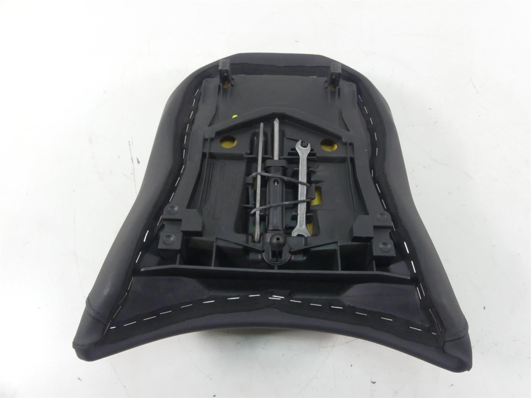 2017 BMW R1200GS GSW K50 Rear Passenger Unheated Seat Saddle 52538532739 {{ shop.shopifyCountryName }} - Mototech271