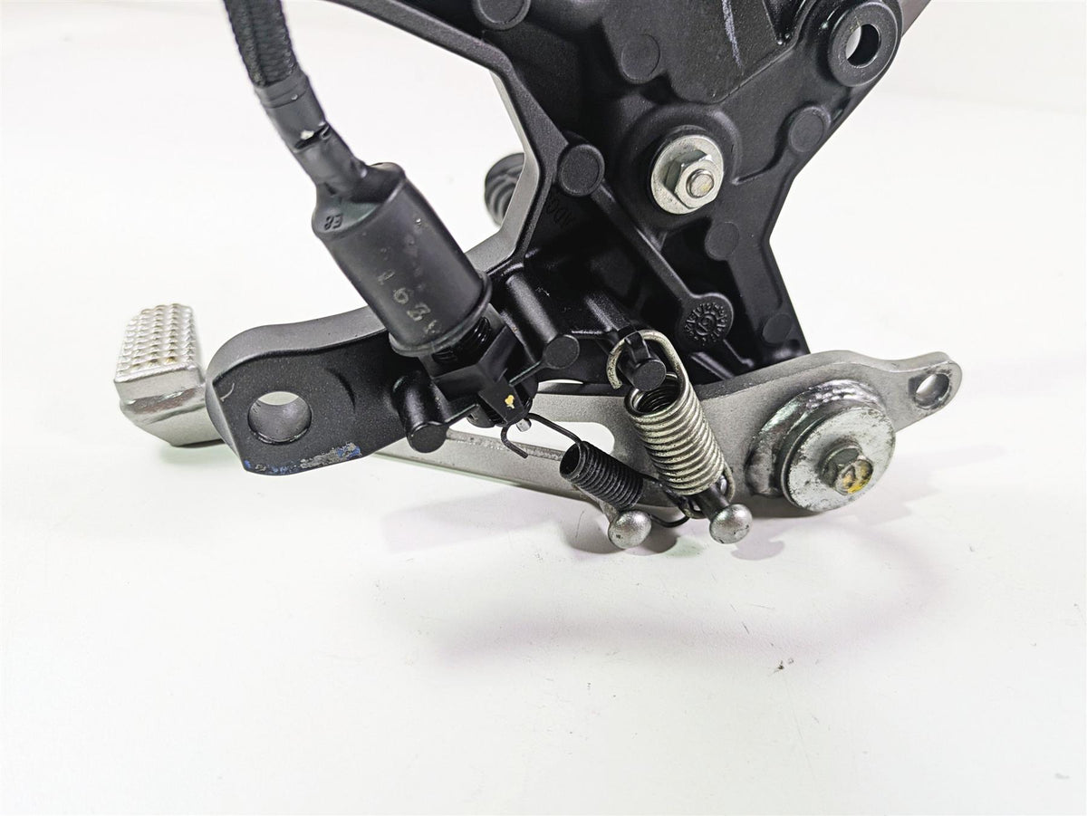 2020 Kawasaki Z900 ZR900 Right Footpeg & Brake Pedal Set - Read 35063-1442-18R {{ shop.shopifyCountryName }} - Mototech271