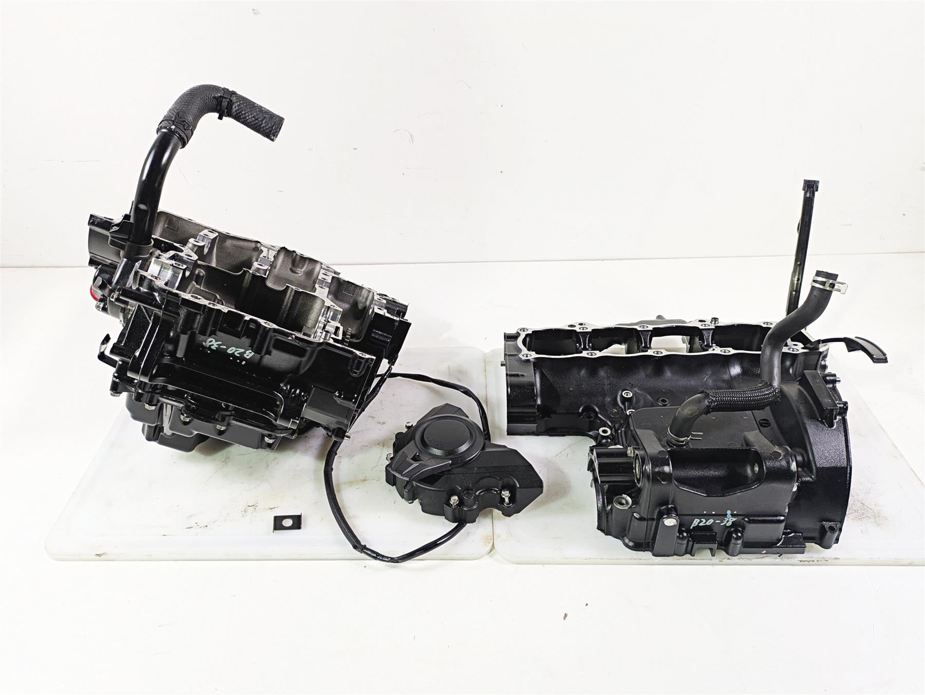 2021 Kawasaki Z900 ZR900 Bottom Lower End Engine Crankcase 14001-0725 {{ shop.shopifyCountryName }} - Mototech271