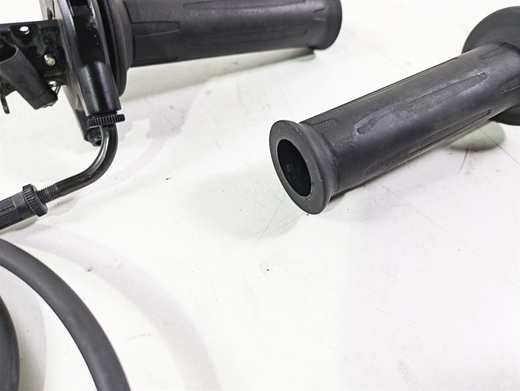 2016 BMW F800R K73 Left Right Hand Heated Grip Set 61317708227 61317708228 {{ shop.shopifyCountryName }} - Mototech271
