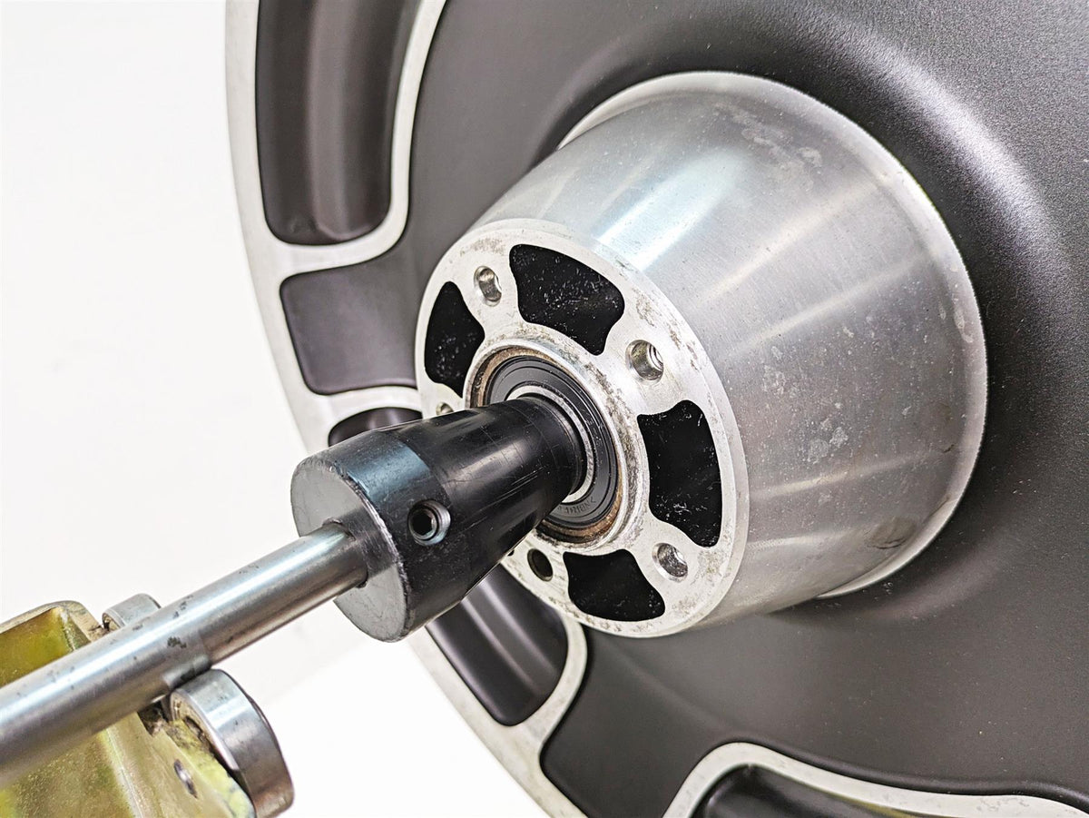 2006 Harley Touring FLHXI Street Glide Nice 16x3 Cast Front Wheel Rim 41285-06 {{ shop.shopifyCountryName }} - Mototech271