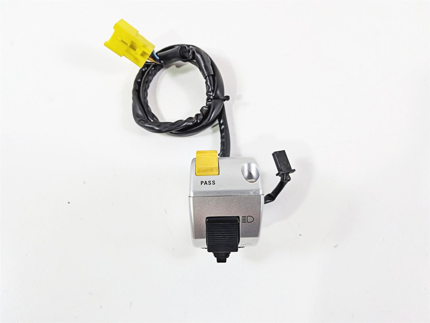 2005 Suzuki VZ800 M50 Boulevard Left Hand Turn Signal Control Switch 37400-39G10 {{ shop.shopifyCountryName }} - Mototech271