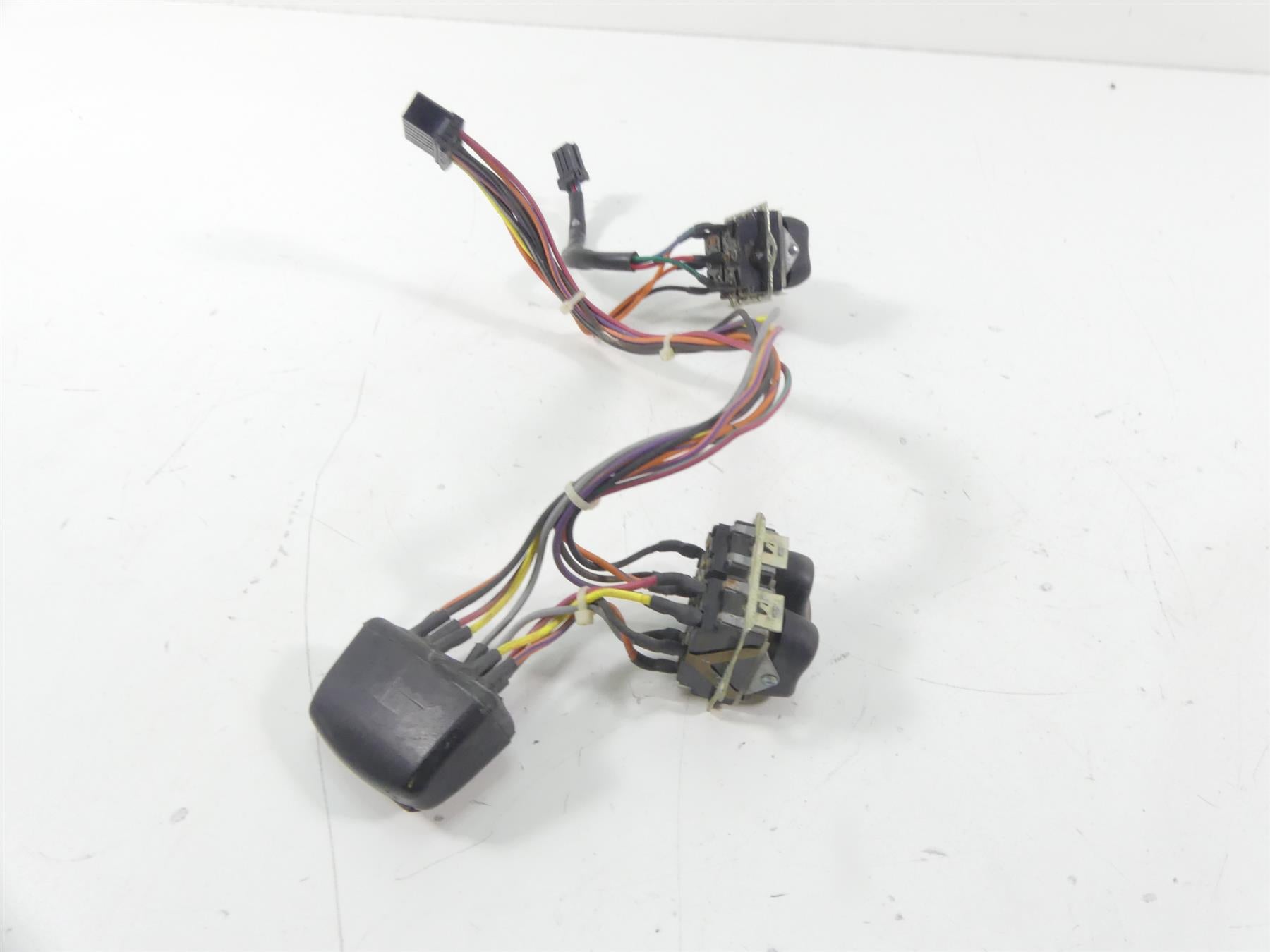 2007 Harley Touring FLHTCU SE CVO Electra Glide Auxiliary Switches Set 70290-07 {{ shop.shopifyCountryName }} - Mototech271