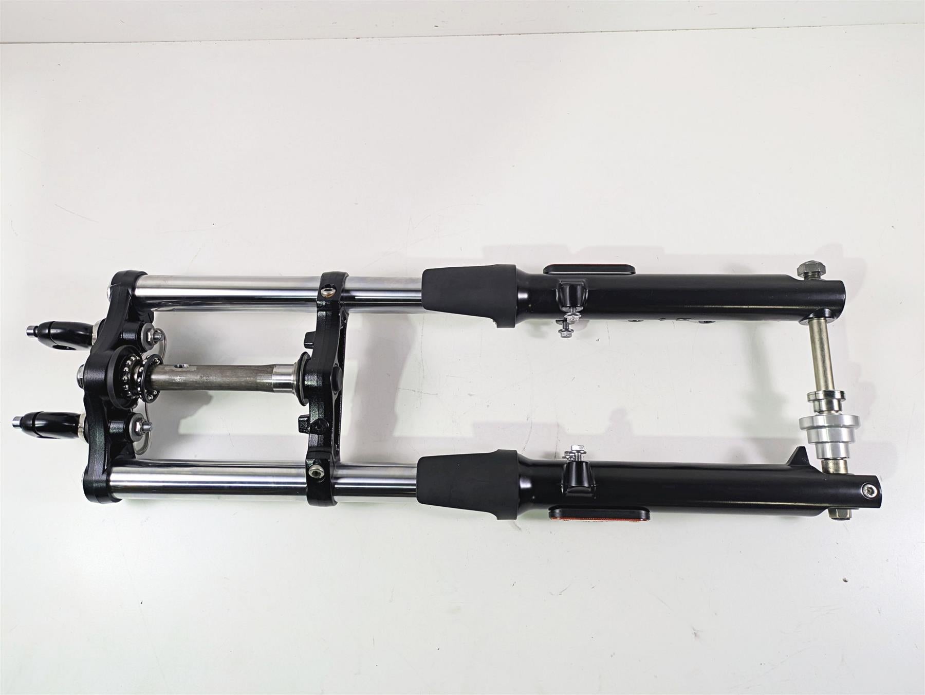 2013 Triumph Bonneville Front Forks & Triple Tree + Axle Set T2040532 T2040533