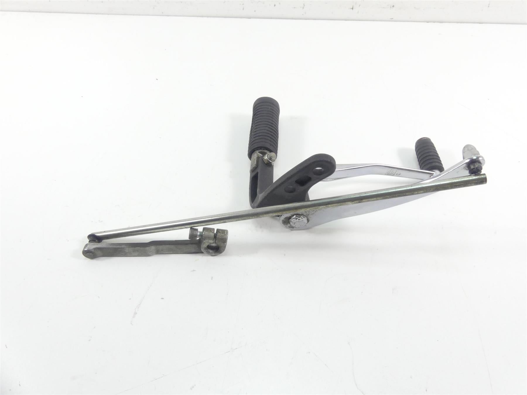 2014 Harley FXDF Dyna Fat Bob Front Left Fw Foot Peg & Shifter Set 33693-03 {{ shop.shopifyCountryName }} - Mototech271