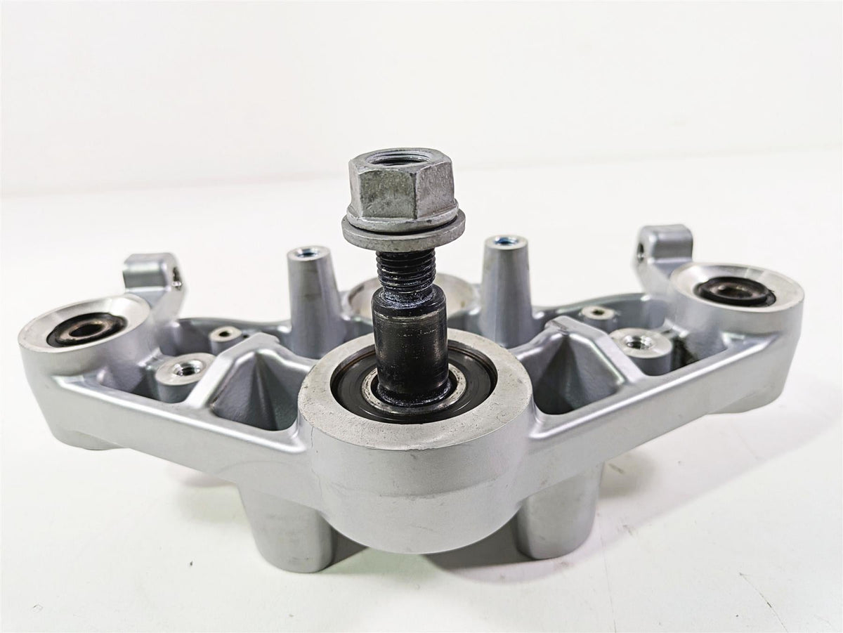 2012 BMW R1200R K27 Upper Triple Tree Steering Clamp 31427727249 7728078 {{ shop.shopifyCountryName }} - Mototech271