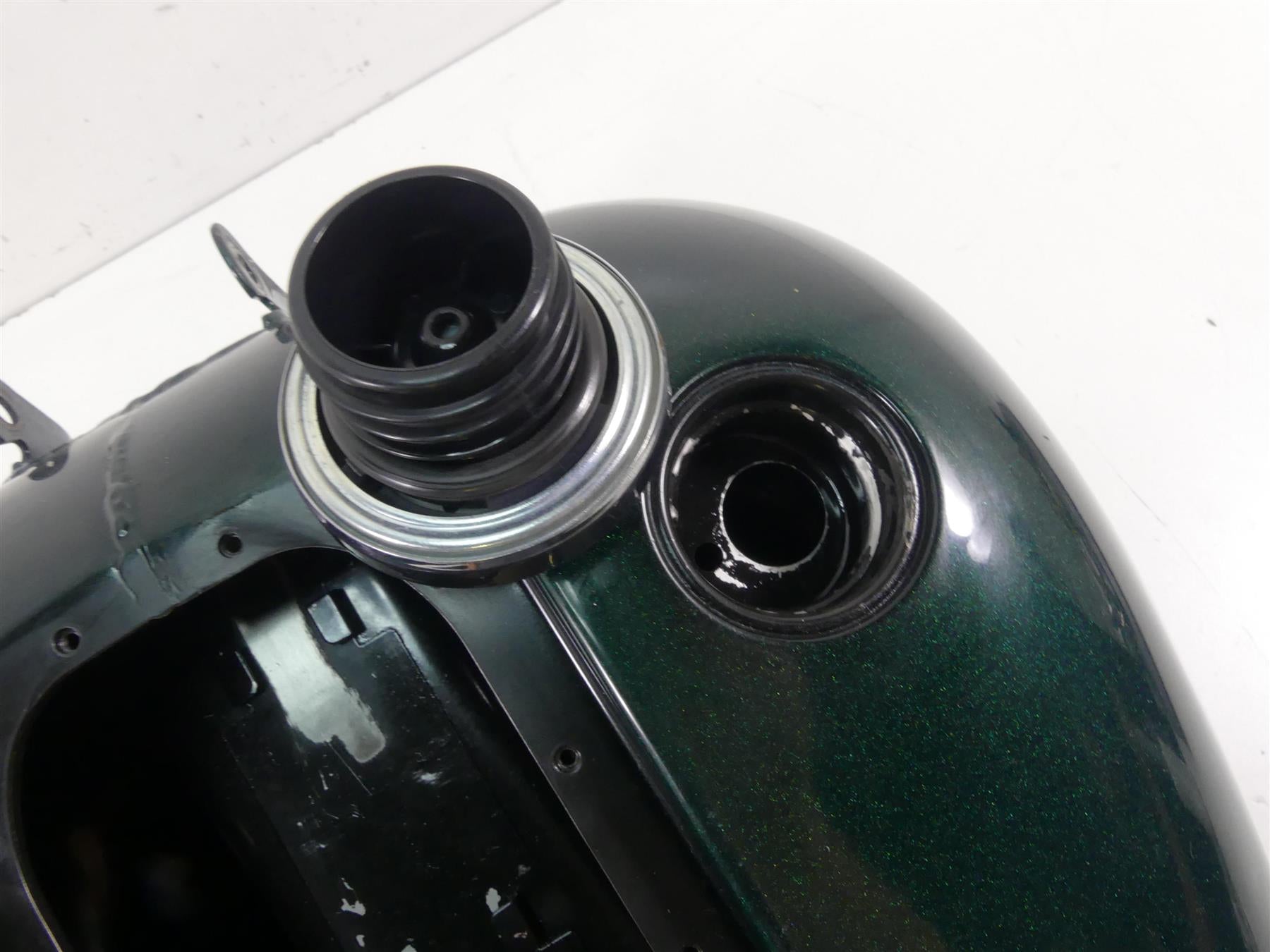 2015 Harley FXDL Dyna Low Rider Fuel Gas Petrol Tank - Read 61593-10 {{ shop.shopifyCountryName }} - Mototech271