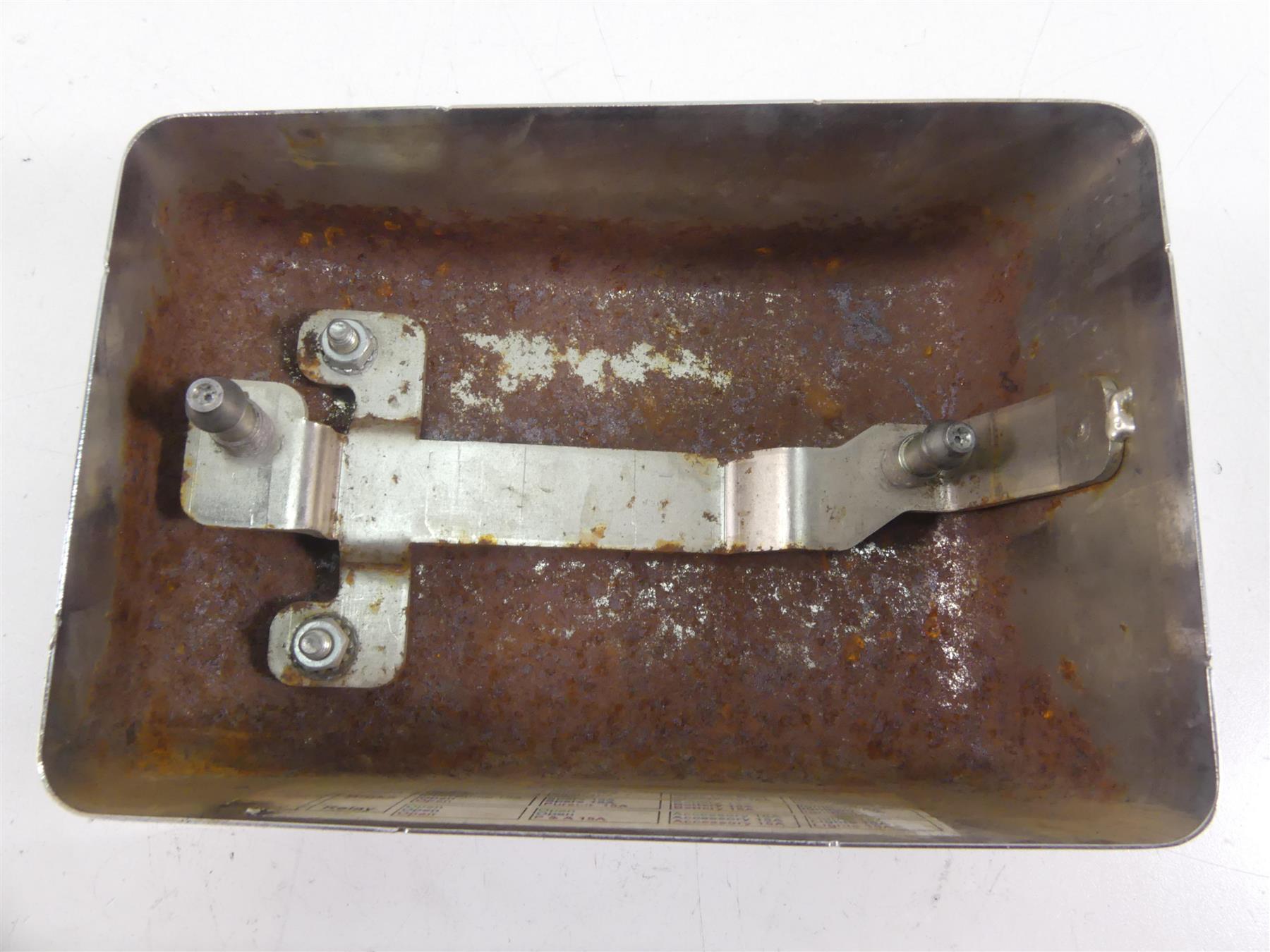 2004 Harley FXDWGI Dyna Wide Glide Electric Tray Holder & Chrome Cover 70367-04B {{ shop.shopifyCountryName }} - Mototech271