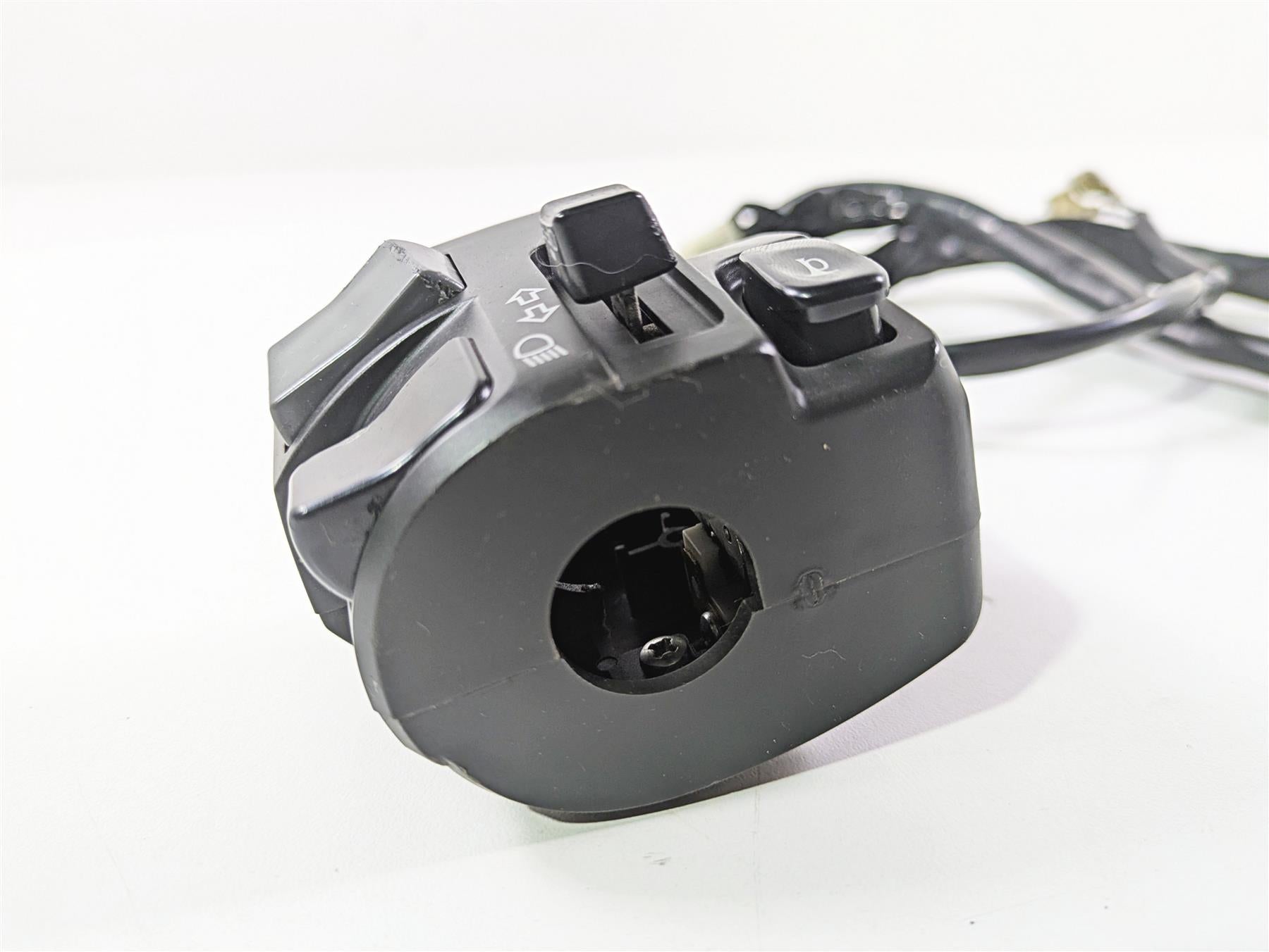 2014 Yamaha YZFR1 R1 RN22 Left Hand Control Switch 1KB-83972-00-00 {{ shop.shopifyCountryName }} - Mototech271