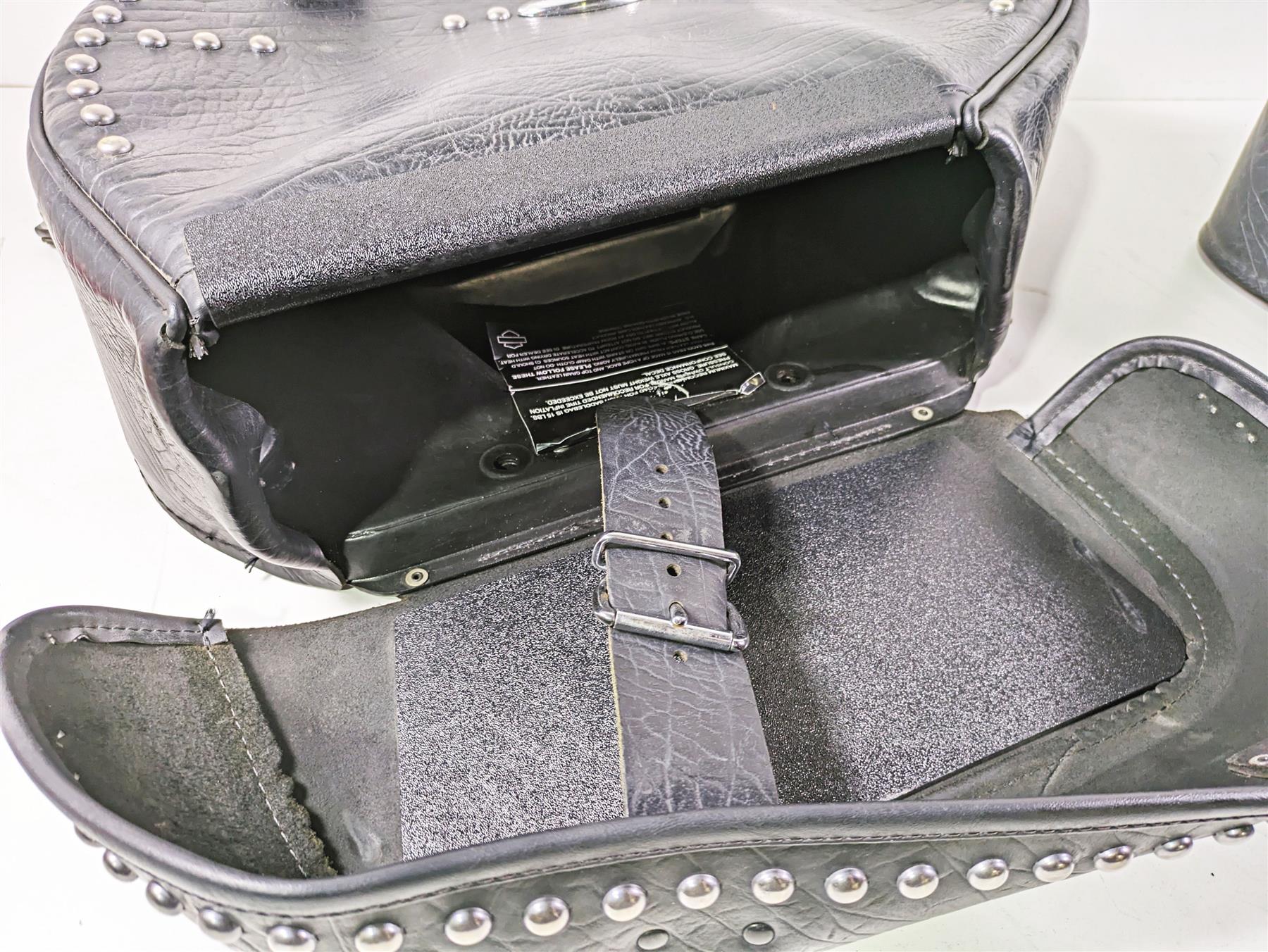 2008 Harley FLSTC Softail Heritage Saddlebag Saddle Bag Set 90477-06 90476-06 {{ shop.shopifyCountryName }} - Mototech271