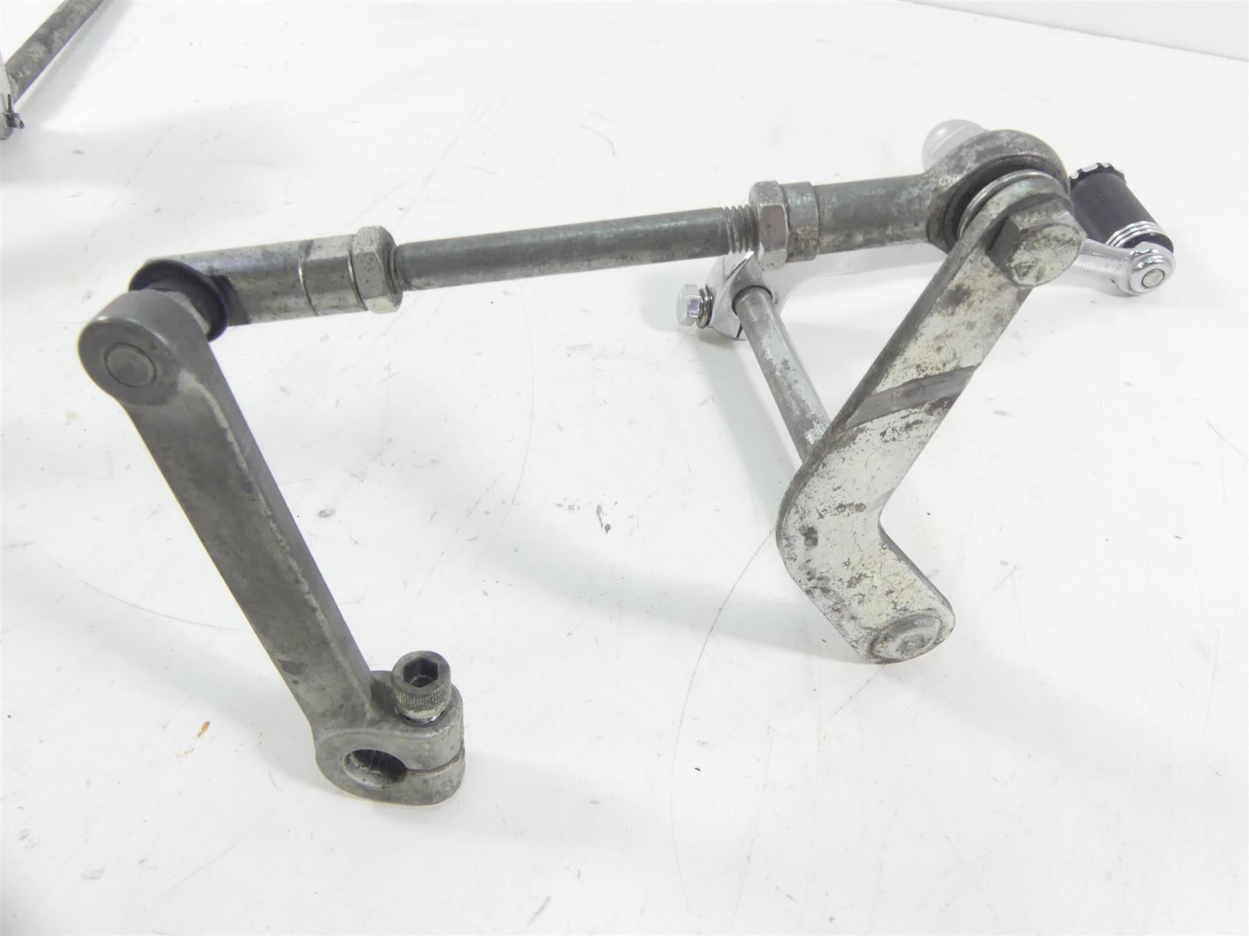 1995 Harley Dyna FXDL Low Rider Mid Front Rider Left Right Foot Peg Set 50647-82 {{ shop.shopifyCountryName }} - Mototech271