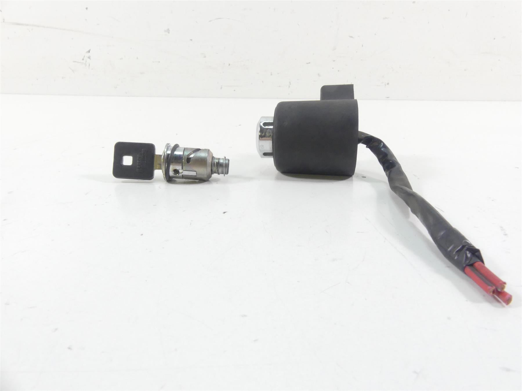 2007 Harley Sportster XL1200 Nightster Ignition Switch & Steering Lock 71441-94 {{ shop.shopifyCountryName }} - Mototech271