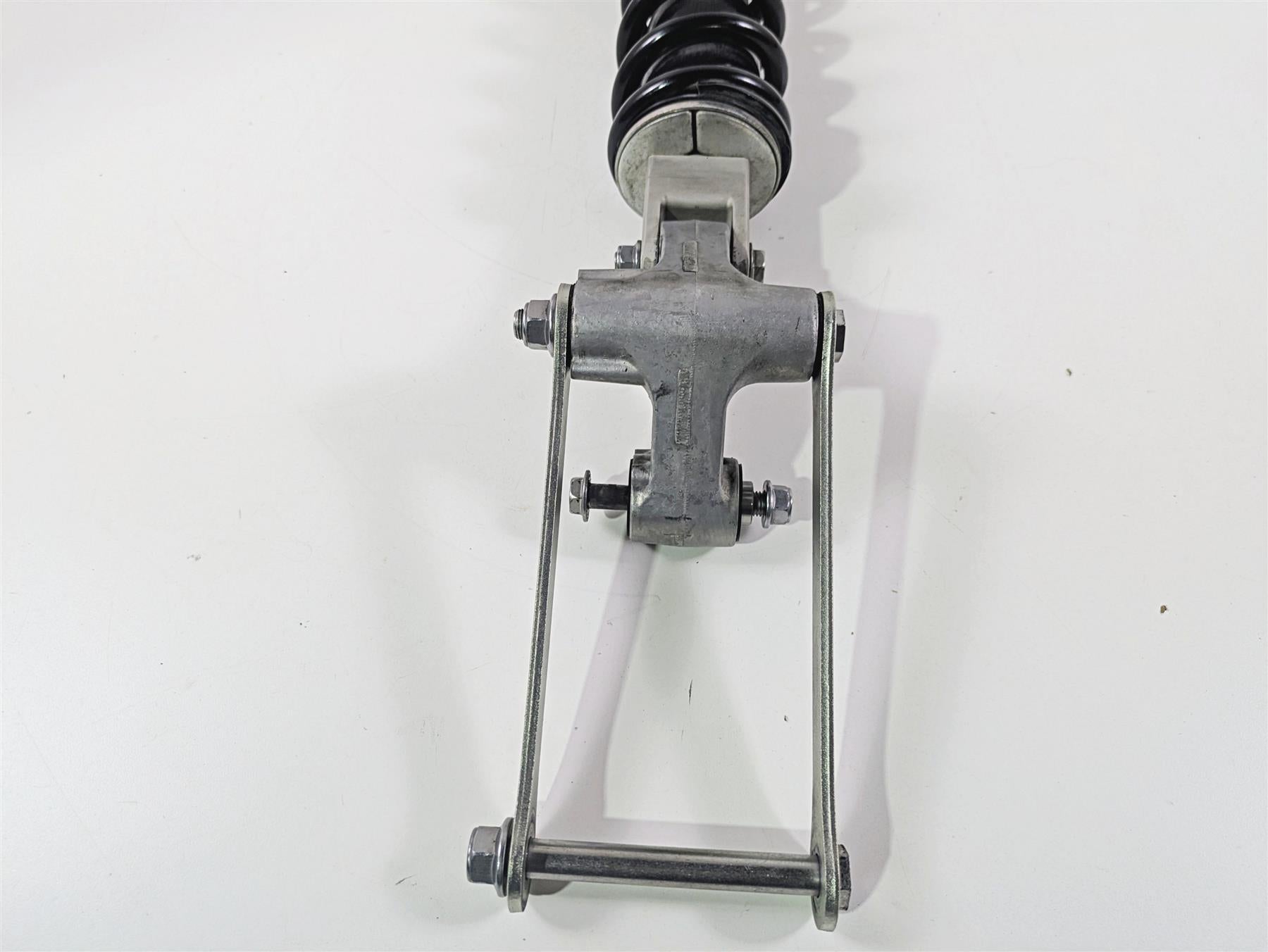 2024 Kawasaki ZX6R ZX636 Ninja Rear Suspension Shock Black 45014-0393-52E {{ shop.shopifyCountryName }} - Mototech271
