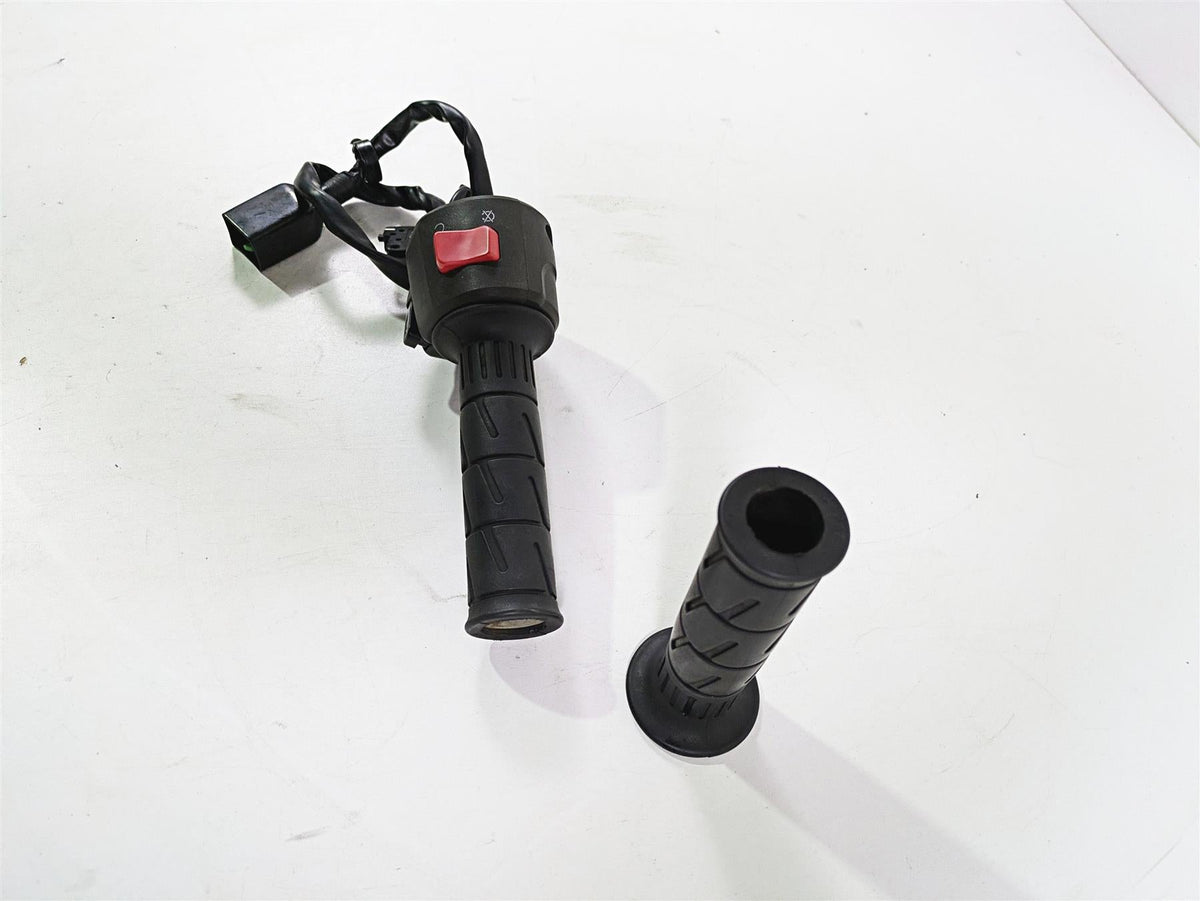2009 Kawaski EX250 Ninja 250R Right Hand Start Kill Control Switch 46091-0157 {{ shop.shopifyCountryName }} - Mototech271