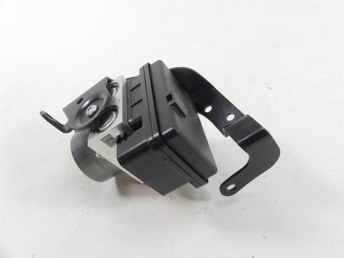 2018 Harley FLHC Softail Heritage Abs Brake Pump Pressure Module Unit 41100044B {{ shop.shopifyCountryName }} - Mototech271