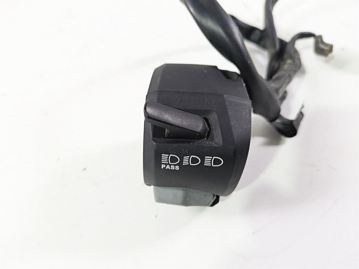 2020 Suzuki V-Strom 1050 XT Left Hand Turn Signal Control Switch 37400-06L00 {{ shop.shopifyCountryName }} - Mototech271