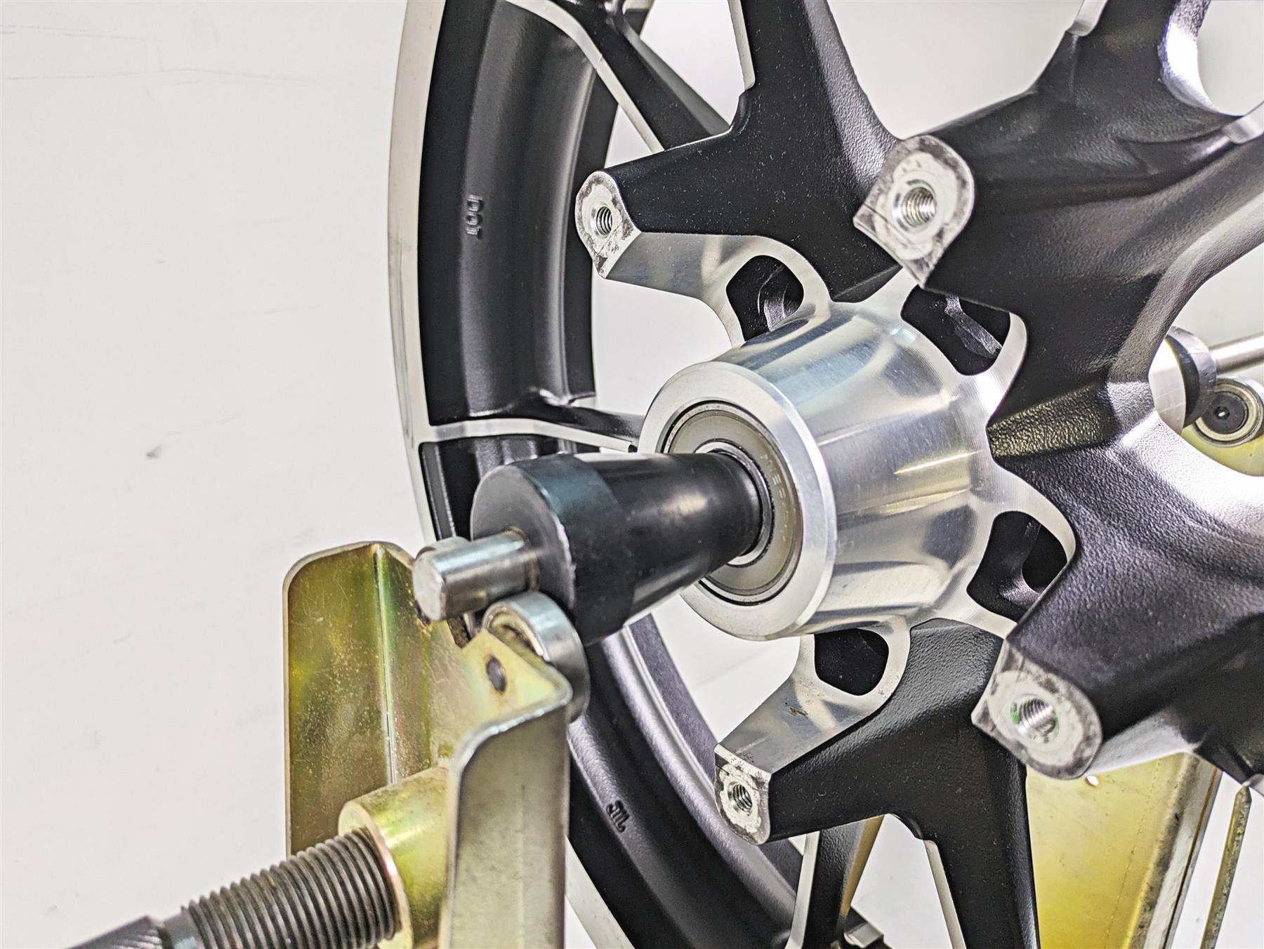 2020 Harley Touring FLHX Street Glide 19x3.5 Enforcer Front Wheel -Read 43300336 {{ shop.shopifyCountryName }} - Mototech271