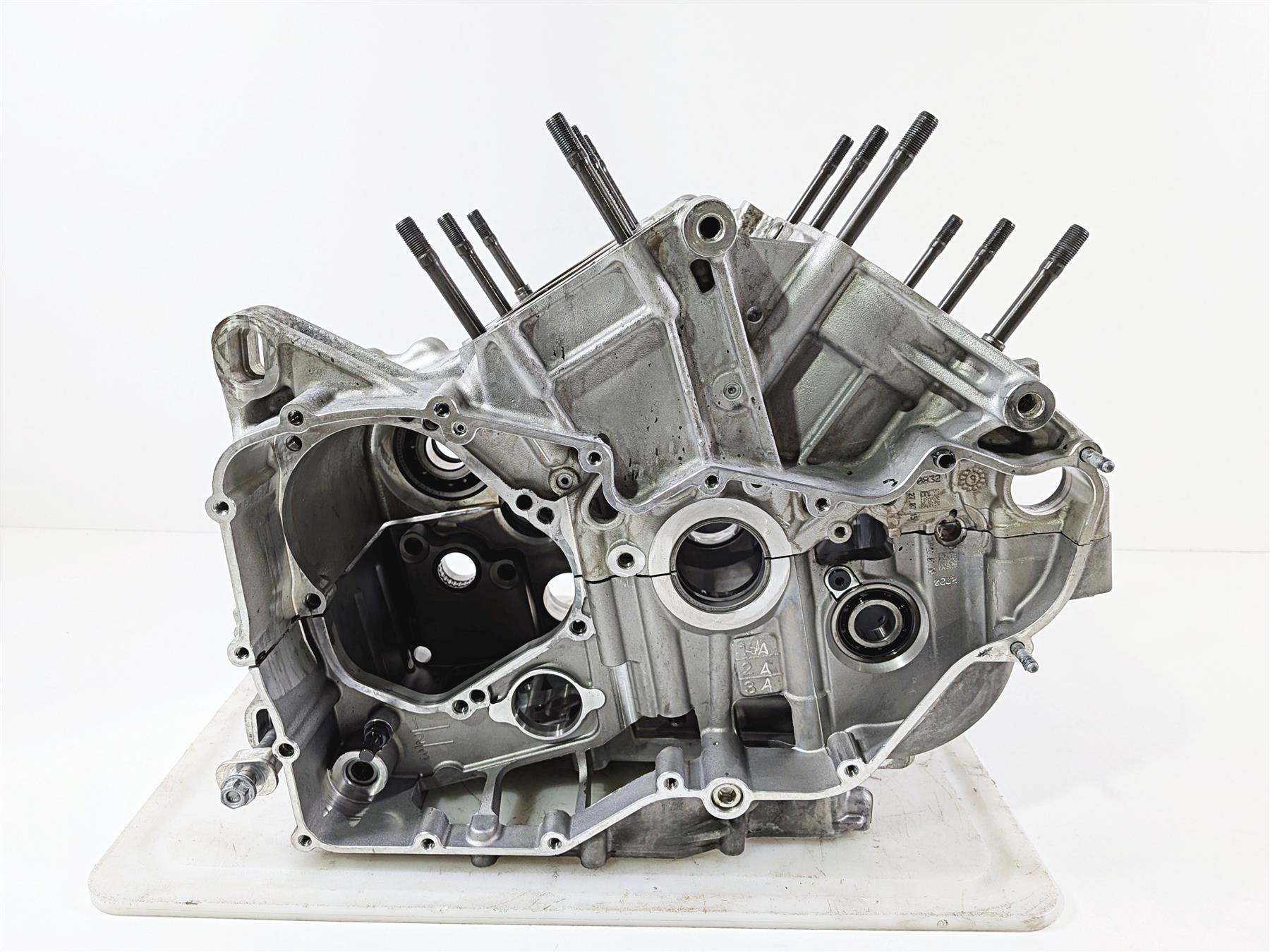 2016 Aprilia RSV 1100 Tuono V4 Factory Engine Crank Case Set 2A0005845 {{ shop.shopifyCountryName }} - Mototech271