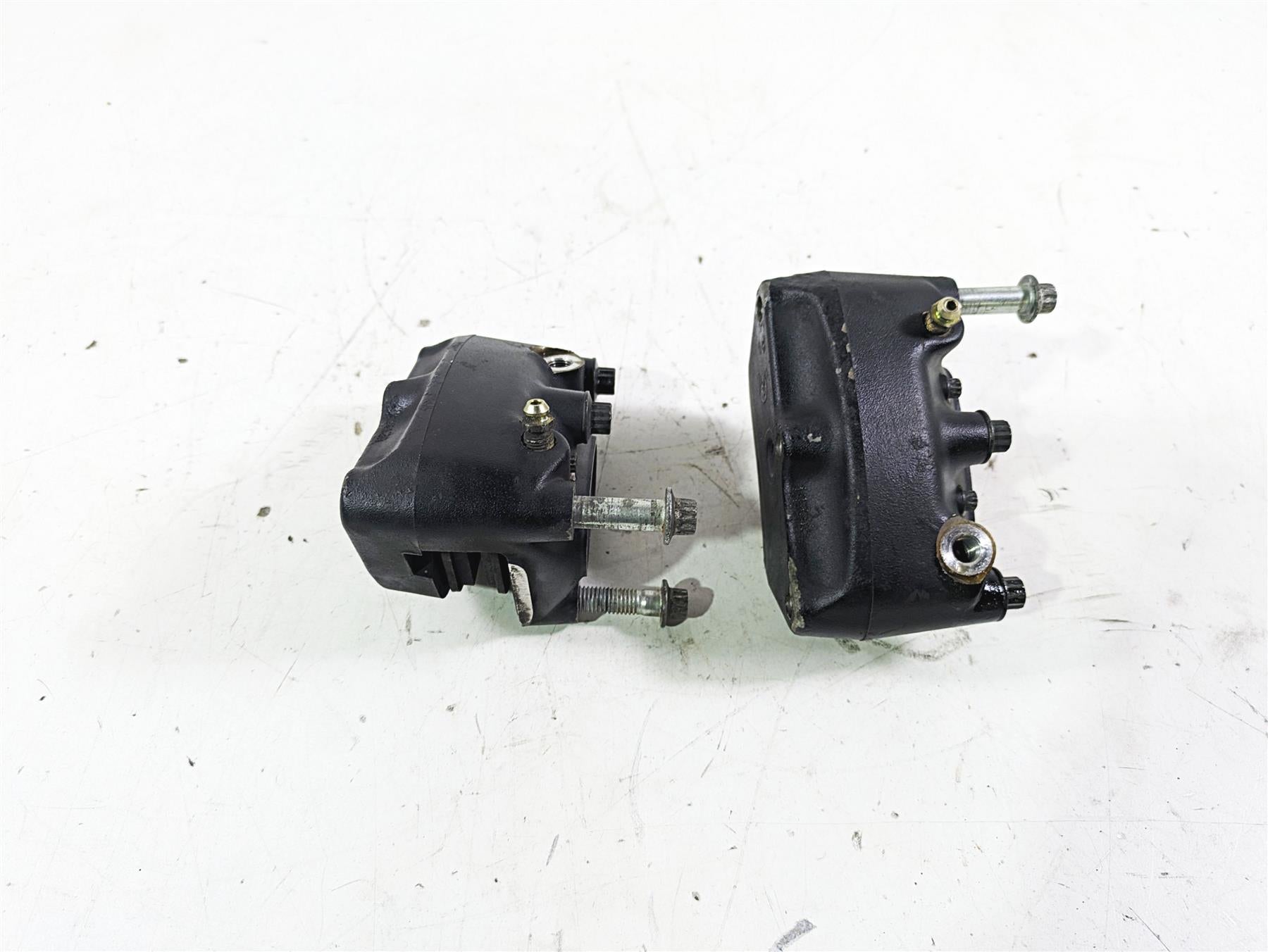 2003 Harley Touring FLHTCUI 100TH E-Glide Front Brake Caliper Set 44023-00C {{ shop.shopifyCountryName }} - Mototech271