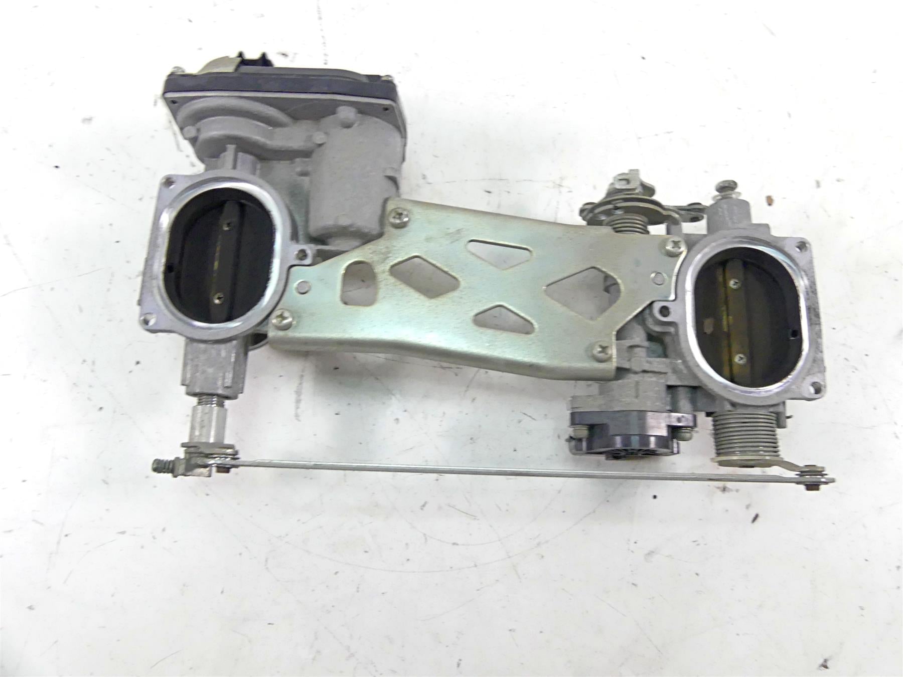 2013 Ducati Diavel Red Mikuni Throttle Body Bodies Set 28240871A {{ shop.shopifyCountryName }} - Mototech271