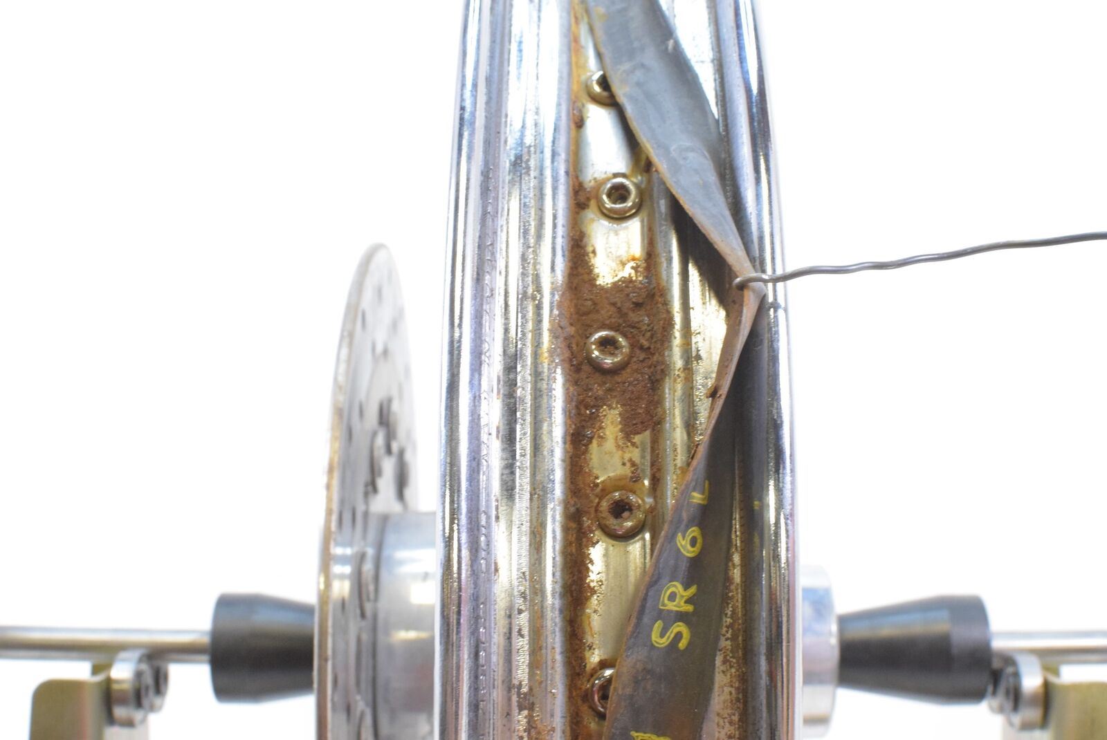 2006 Harley FXDWGI Dyna Wide Glide Strgt Front Wheel Rim 21x2.15 -Rust 43647-06A {{ shop.shopifyCountryName }} - Mototech271