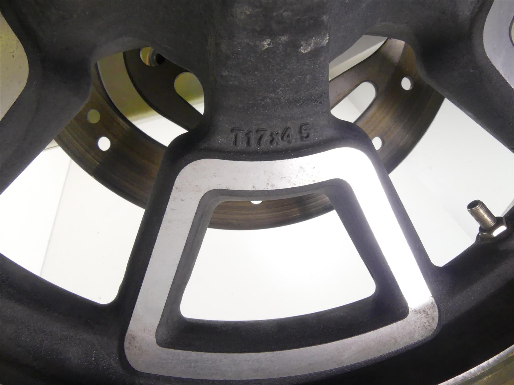 2015 Harley FXDL Dyna Low Rider Rear 17x4.5 Wheel Rim - Dent 40900289 {{ shop.shopifyCountryName }} - Mototech271