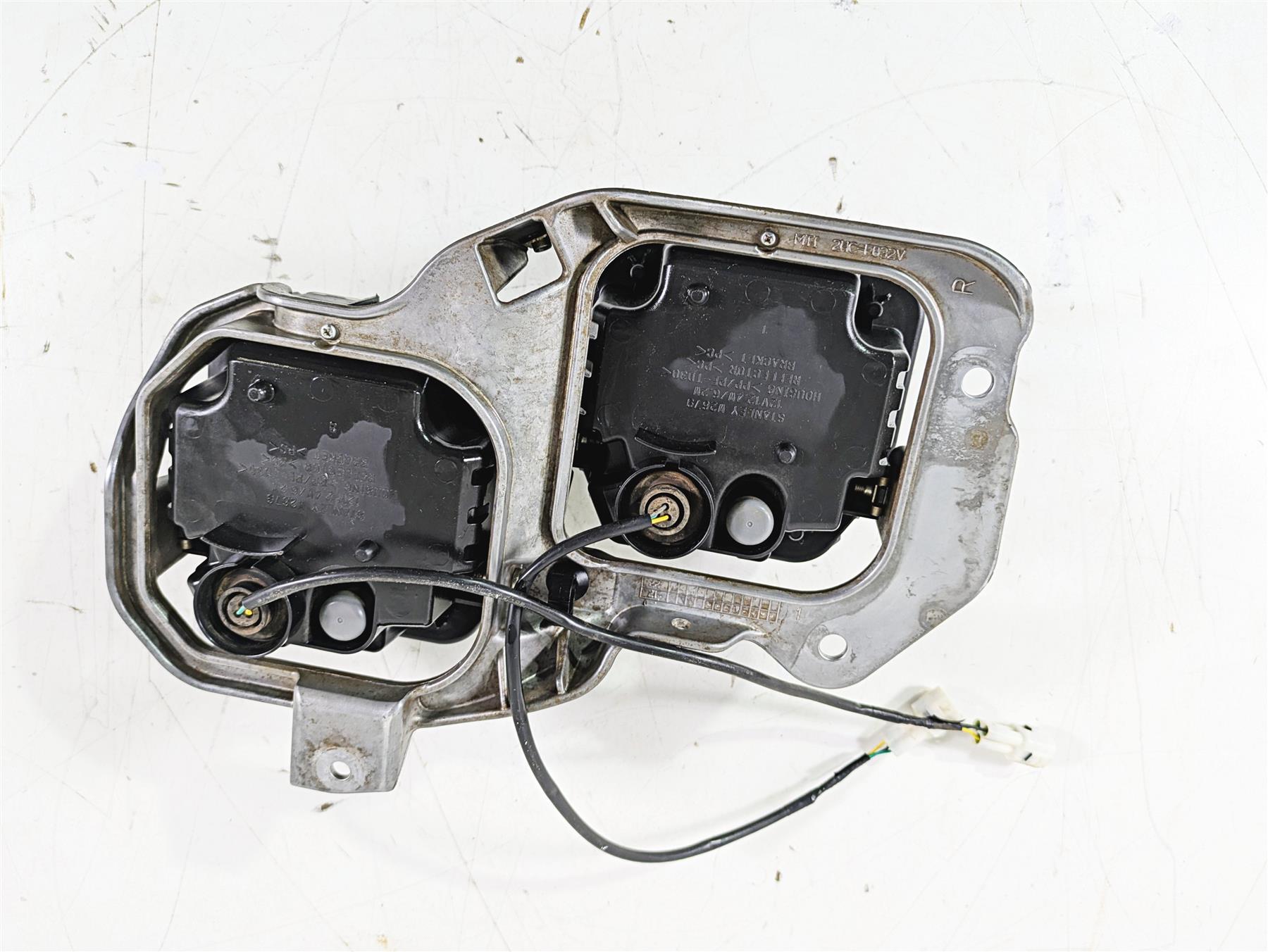 2022 Yamaha YXZ1000 R Right Headlight Head Light Lamp Set 2UD-84300-00-00 {{ shop.shopifyCountryName }} - Mototech271