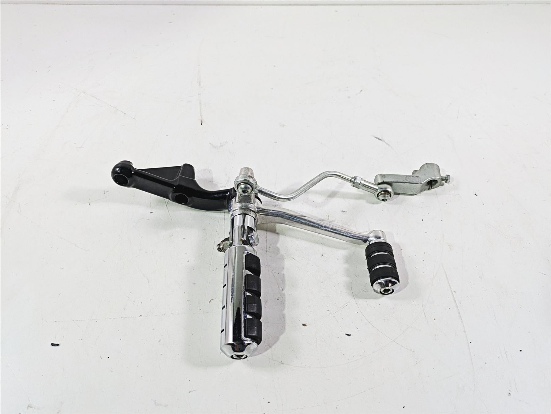 2006 Harley VRSCR Street V-Rod Left Front Footpeg & Shifter Parts 51090-06 {{ shop.shopifyCountryName }} - Mototech271