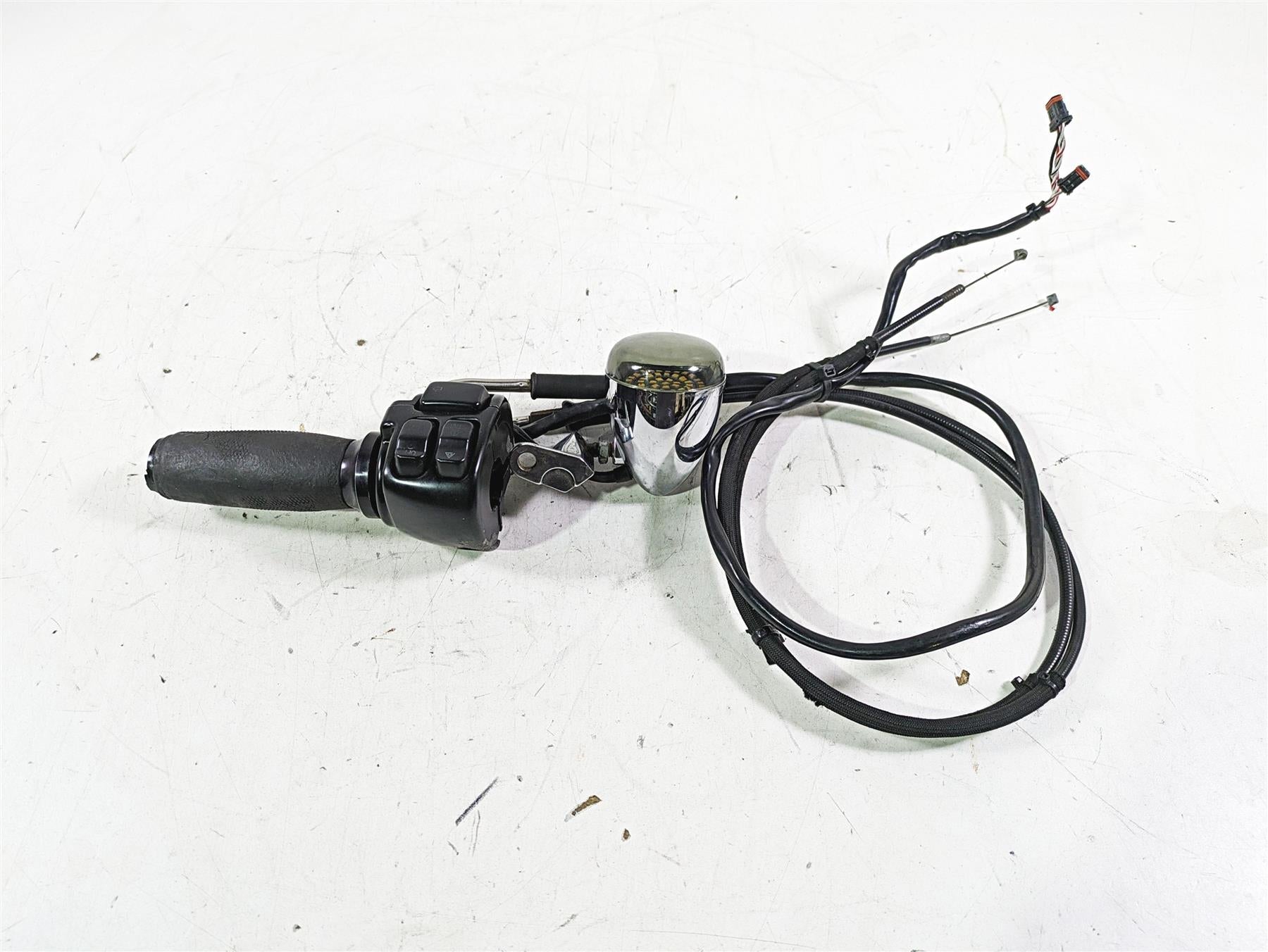 2013 Harley FXDWG Dyna Wide Glide Right Hand Control Switch + Blinker 71500068 {{ shop.shopifyCountryName }} - Mototech271