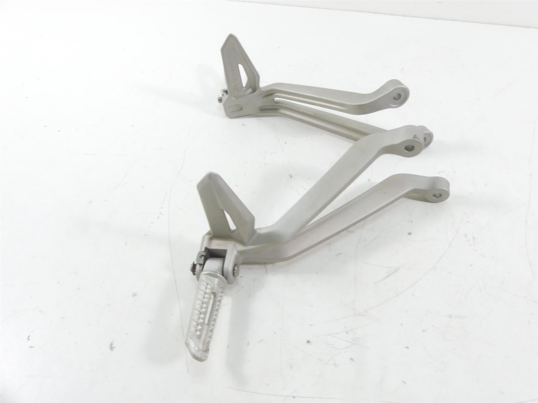 2019 Triumph Street Triple 765R Rear Passenger Footpeg Set T2081986 {{ shop.shopifyCountryName }} - Mototech271