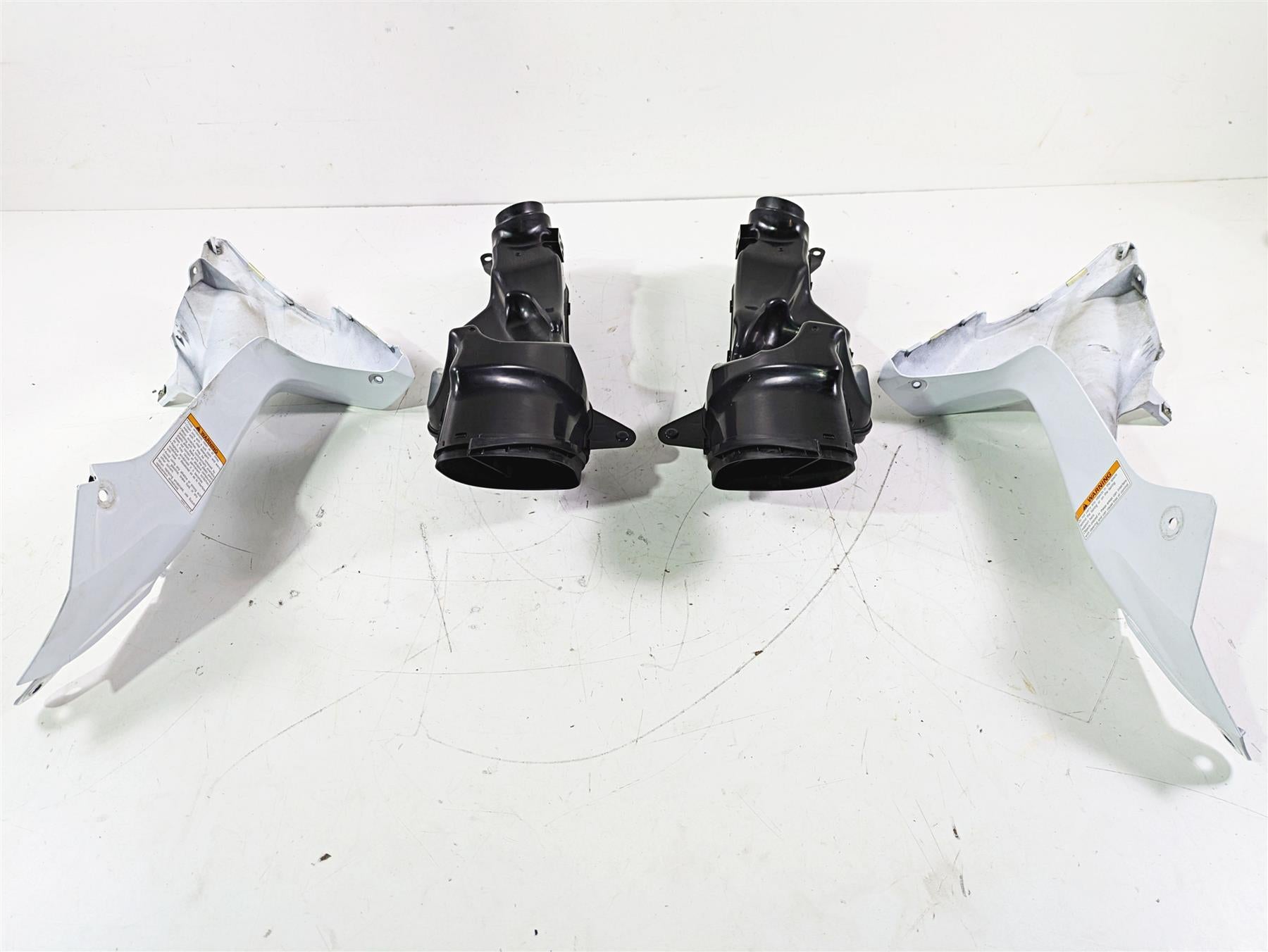 2016 Suzuki GSXR1000 Air Intake Ram & Cover Set 94420-47H00 94430-47H00 {{ shop.shopifyCountryName }} - Mototech271