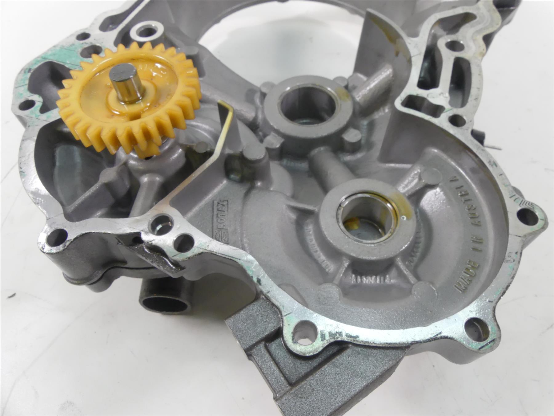 2004 Aprilia RSV1000 R Mille Engine Side Clutch Cover AP0610151 {{ shop.shopifyCountryName }} - Mototech271